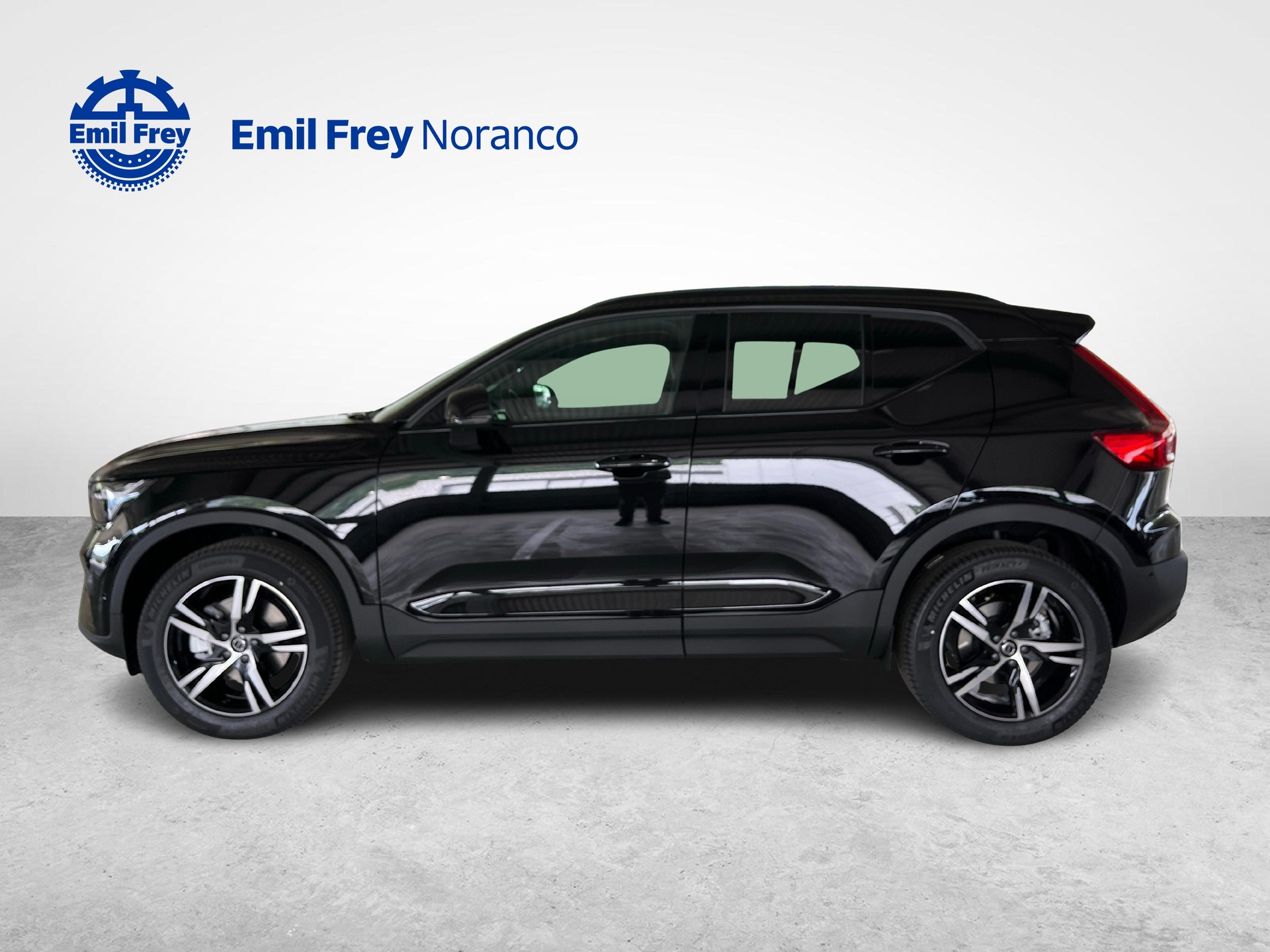 VOLVO XC40 2.0 B3 MH Plus Dark-image-2
