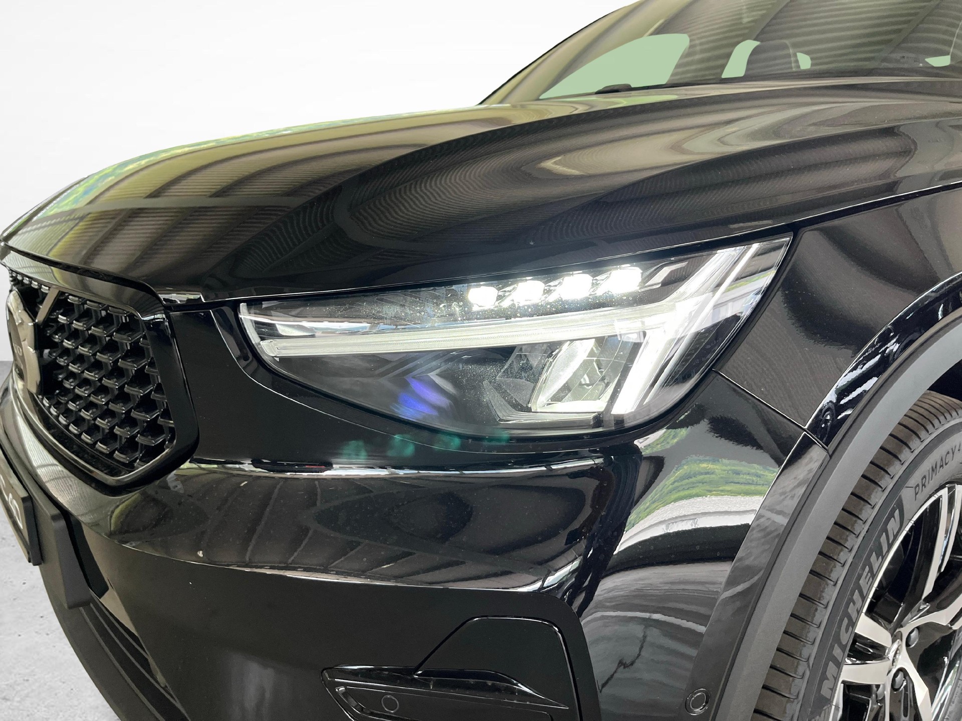 VOLVO XC40 2.0 B3 MH Plus Dark-image-18