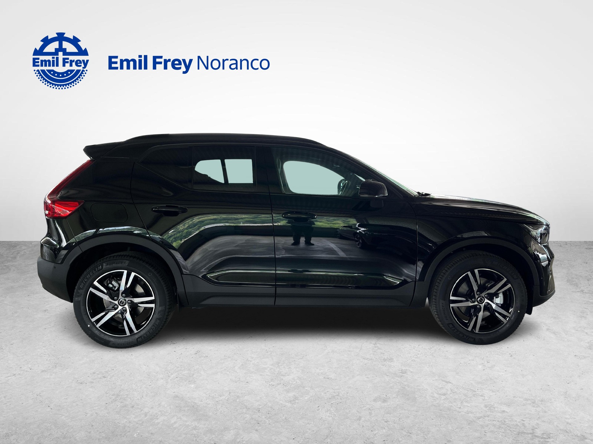 VOLVO XC40 2.0 B3 MH Plus Dark-image-3