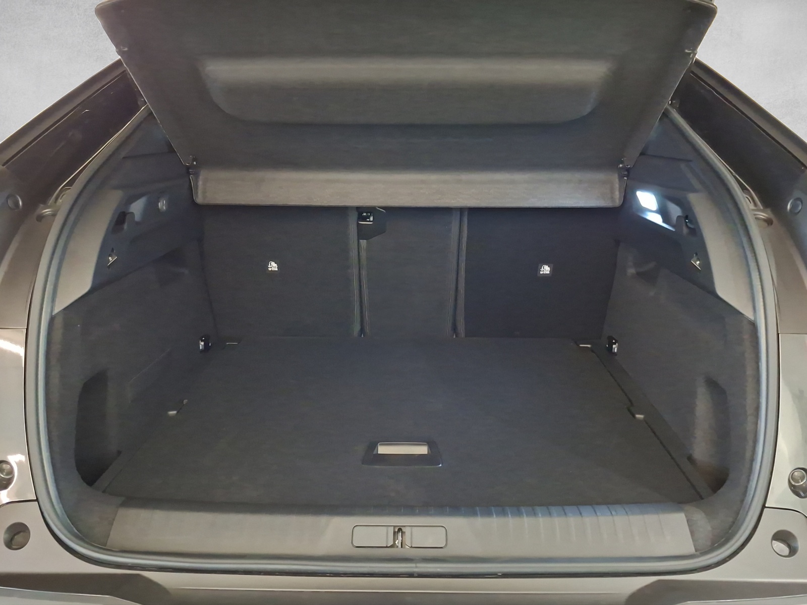 PEUGEOT 3008 e-Allure Premium AWD-image-14