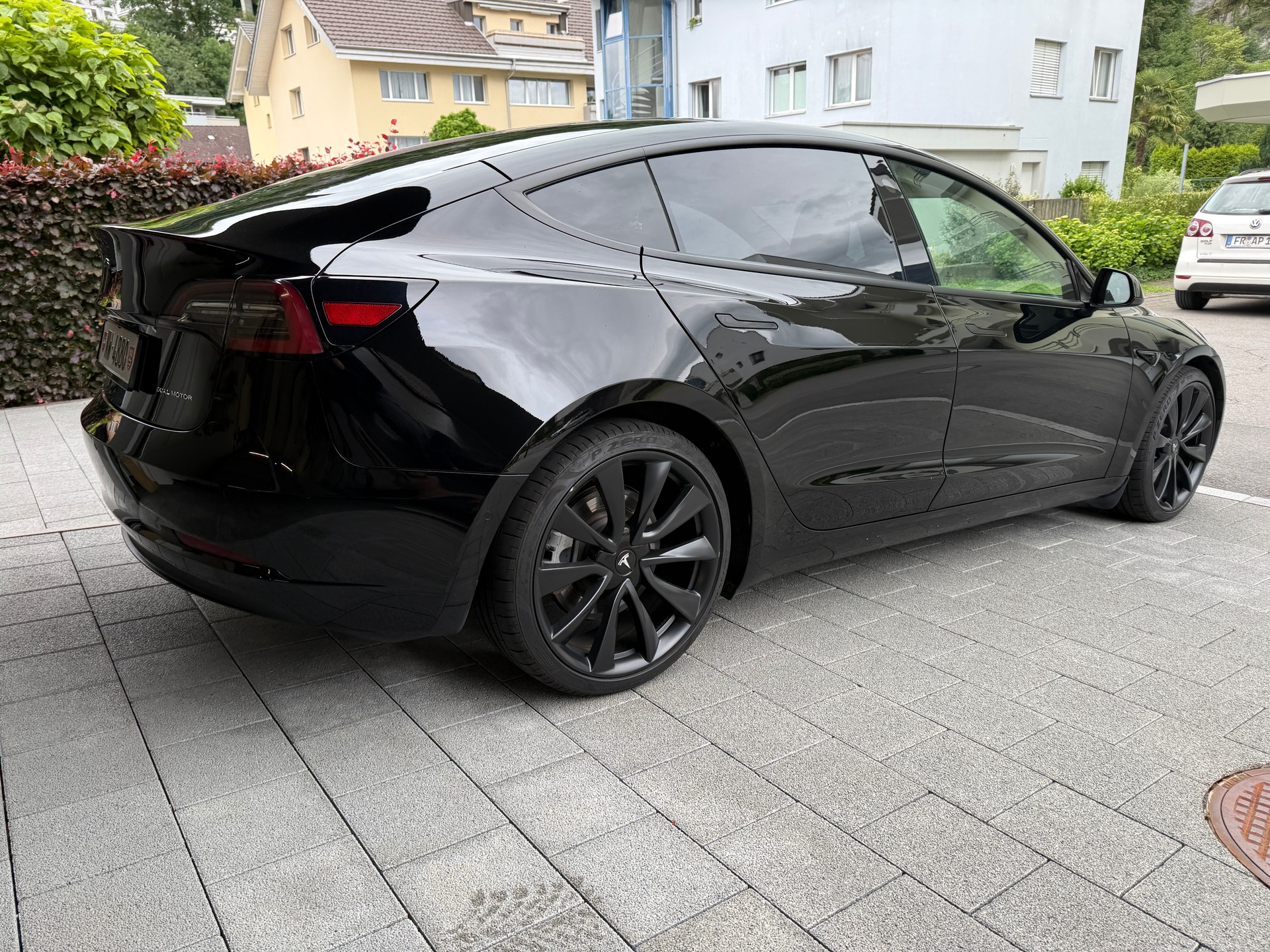 TESLA Model 3 - Long Range *all black*-image-4
