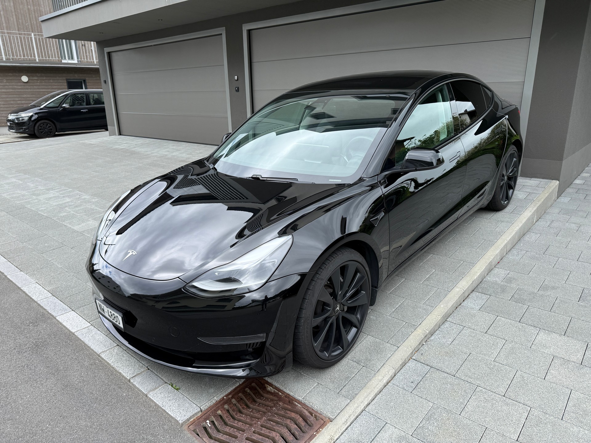 TESLA Model 3 - Long Range *all black*-image-0