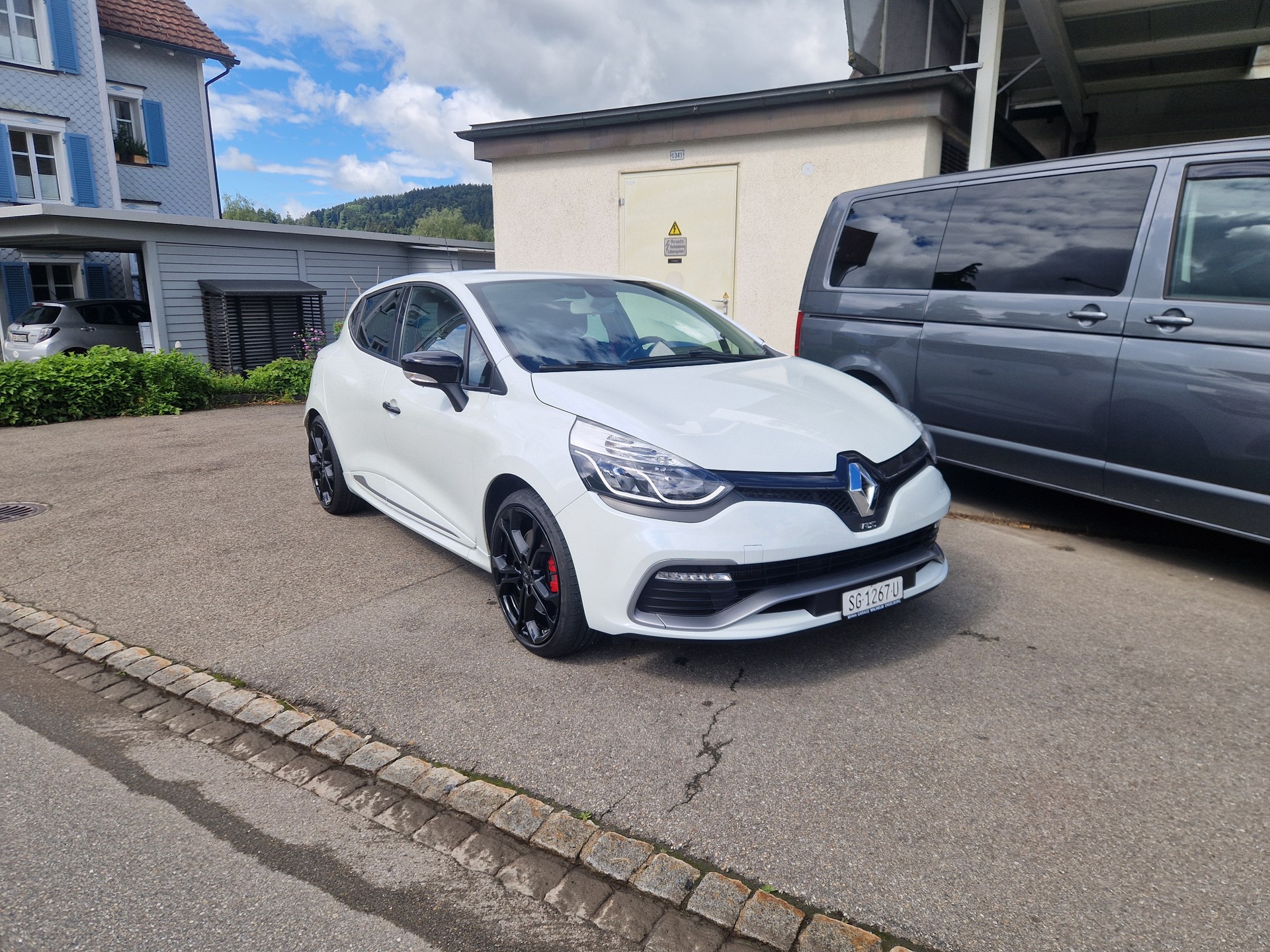 RENAULT Clio 1.6 T RS 200 EDC-image-0