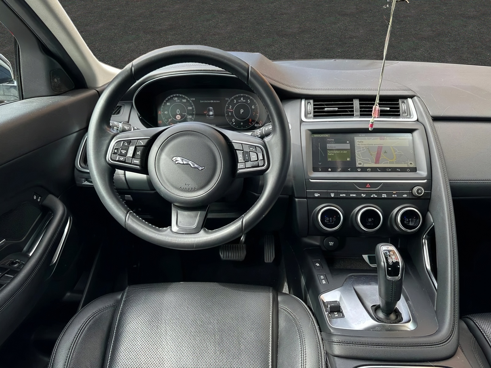 JAGUAR E-Pace 2.0 T 200 S AWD / CH Auslieferung-image-9