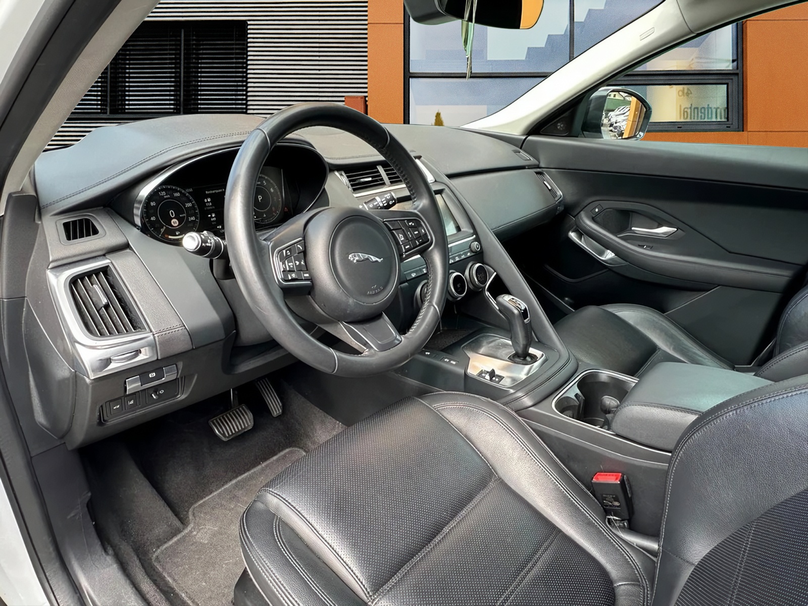 JAGUAR E-Pace 2.0 T 200 S AWD / CH Auslieferung-image-6