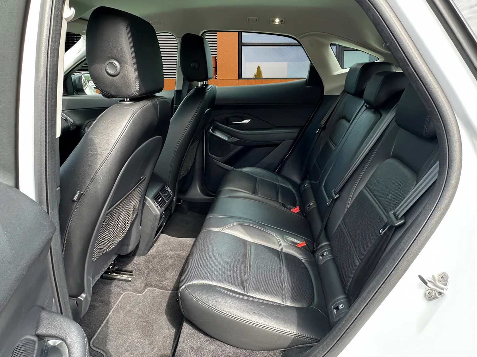 JAGUAR E-Pace 2.0 T 200 S AWD / CH Auslieferung-image-7