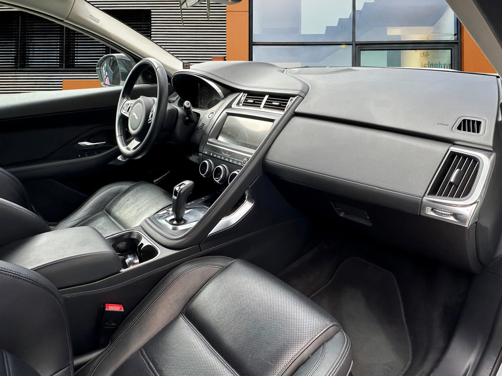 JAGUAR E-Pace 2.0 T 200 S AWD / CH Auslieferung-image-11
