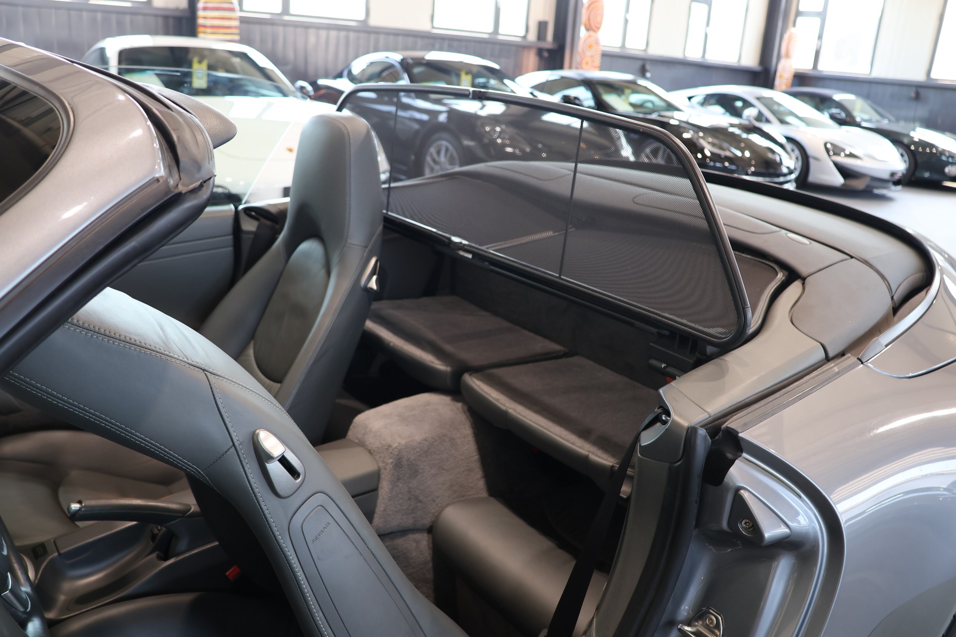 PORSCHE 911 Cabrio Carrera S-image-14