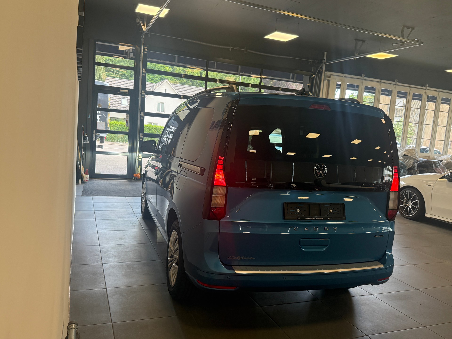 VW Caddy 2.0 TDI 4Motion California-image-4