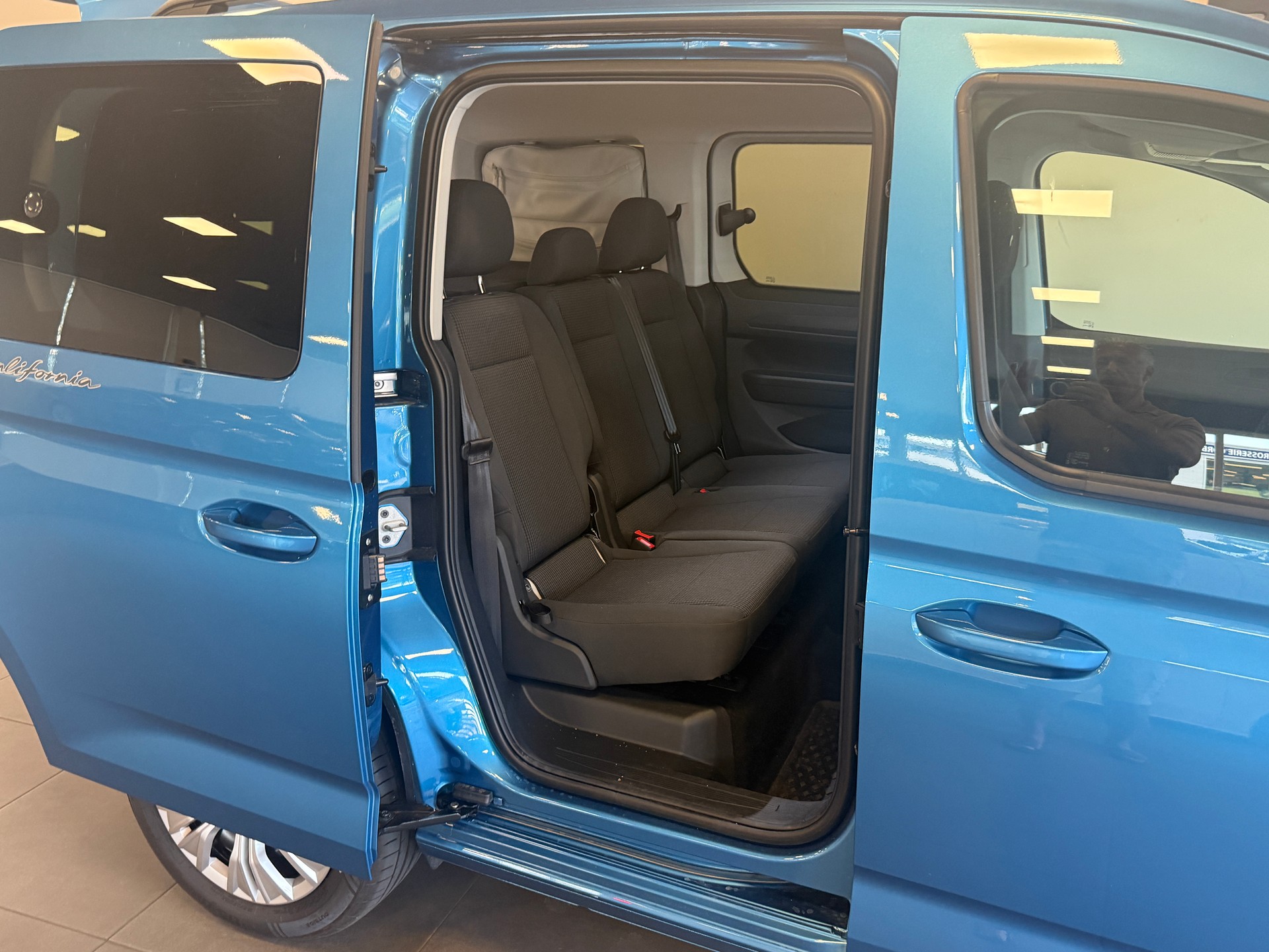 VW Caddy 2.0 TDI 4Motion California-image-8