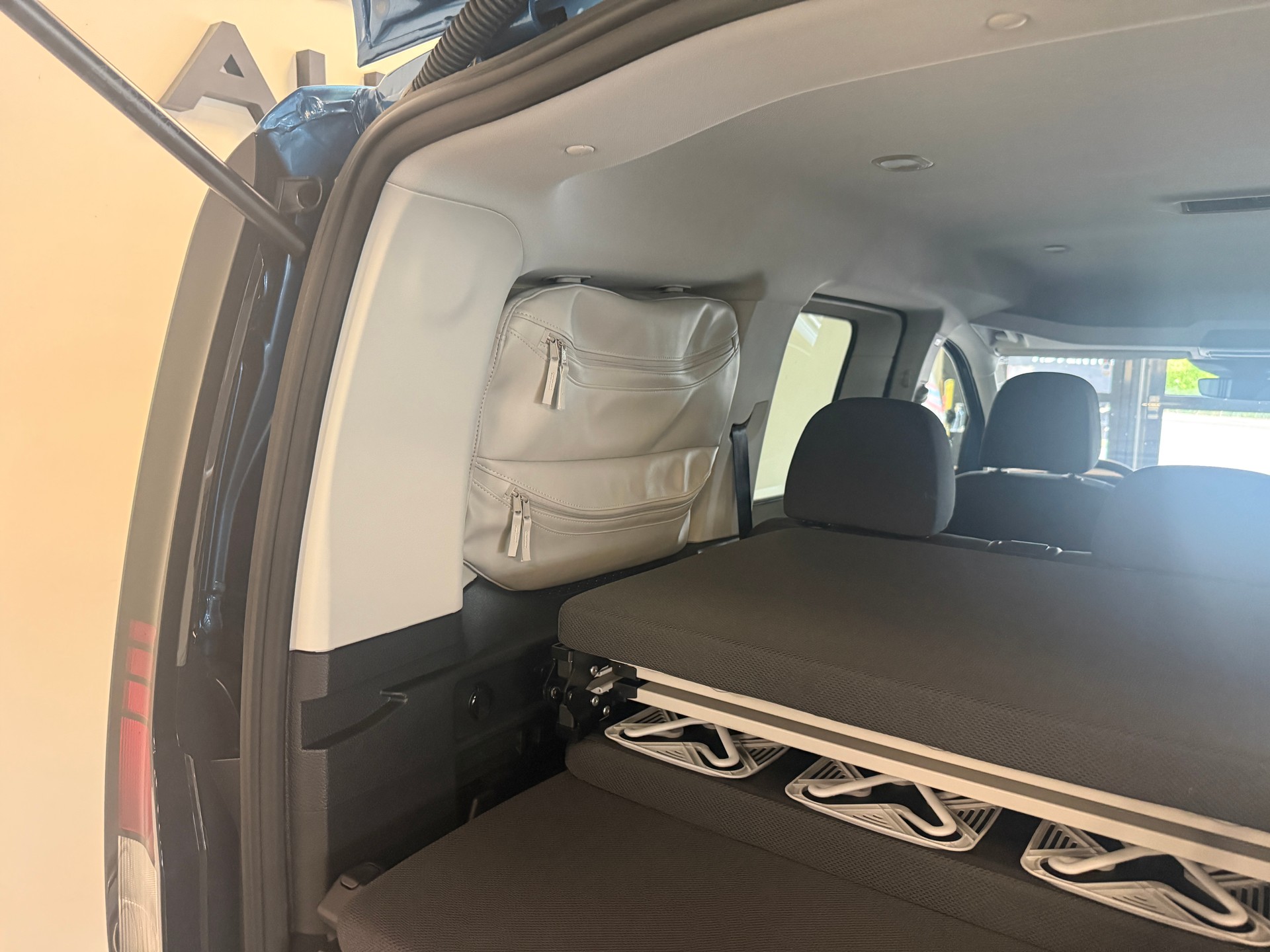 VW Caddy 2.0 TDI 4Motion California-image-15