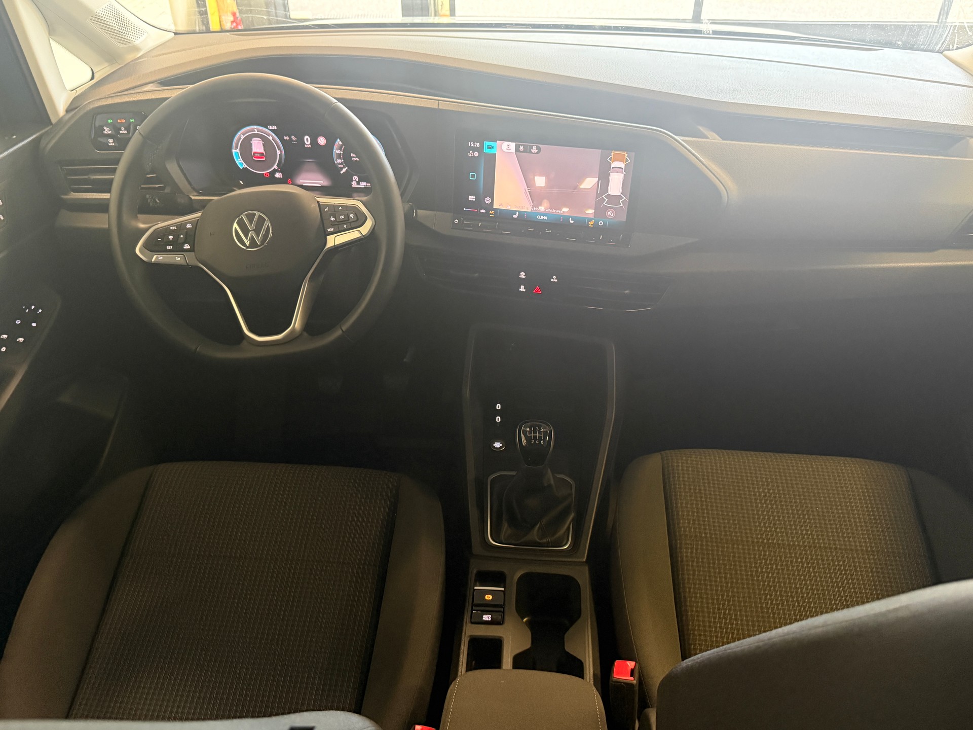 VW Caddy 2.0 TDI 4Motion California-image-10