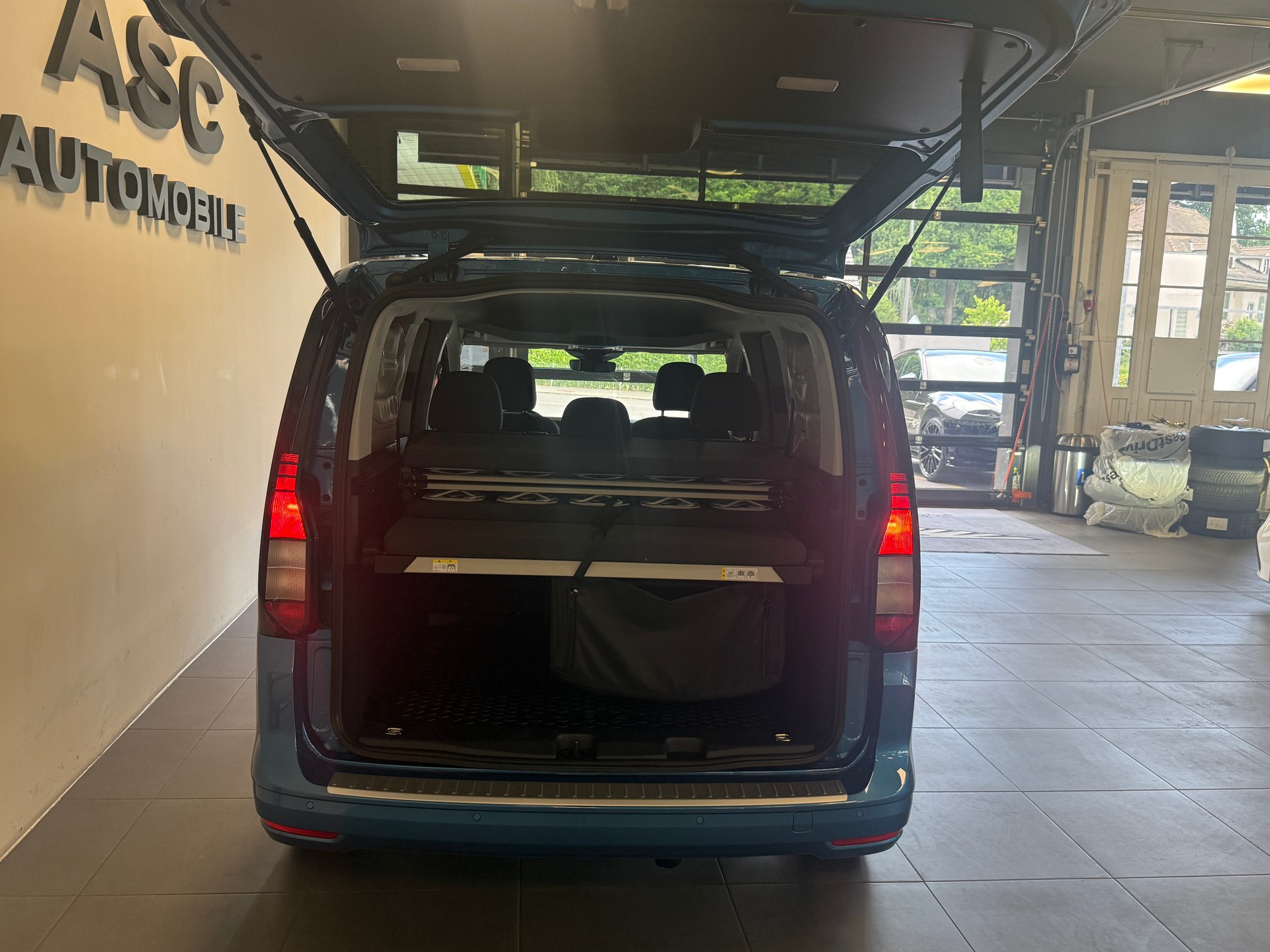 VW Caddy 2.0 TDI 4Motion California-image-6