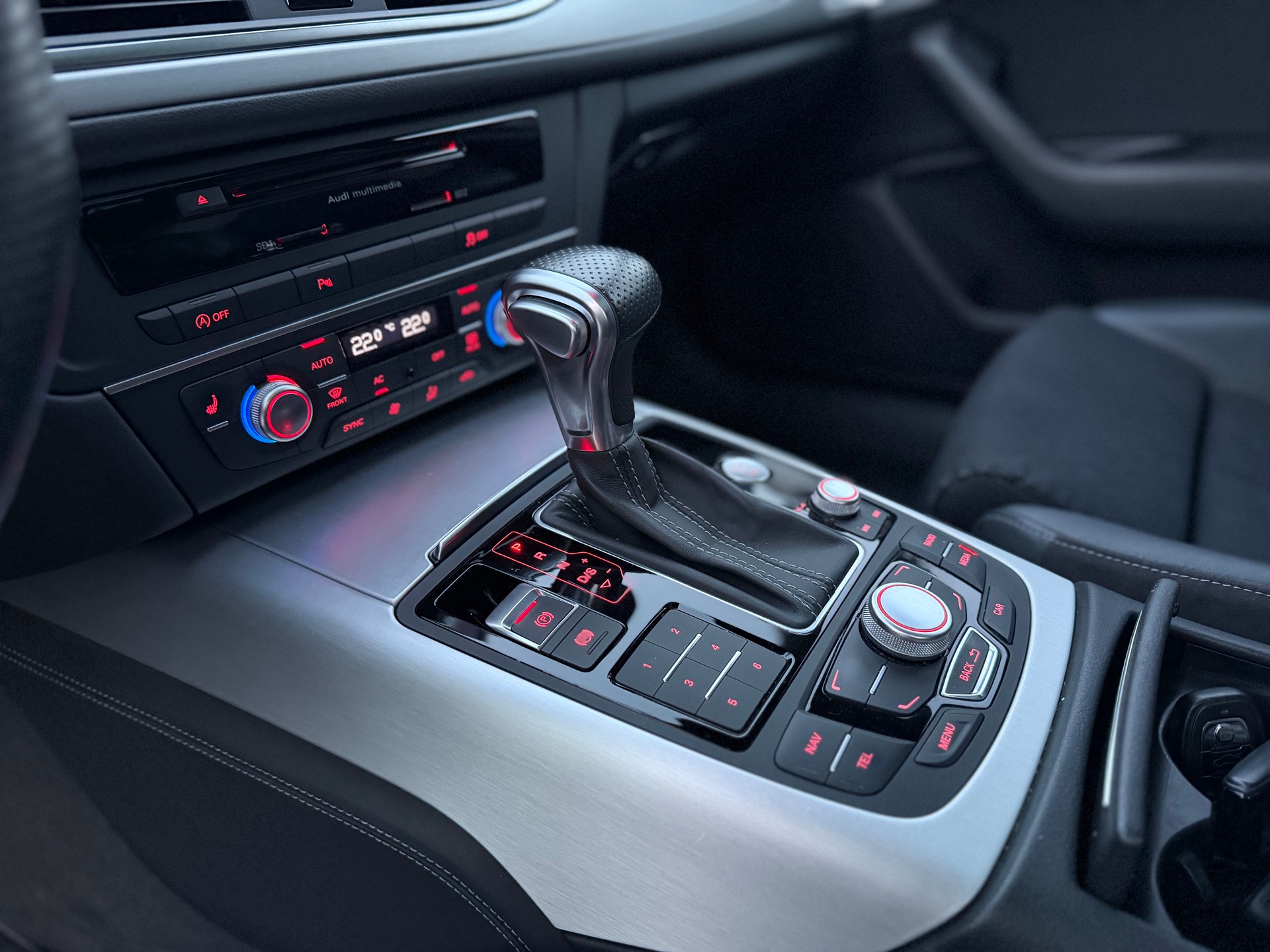 AUDI A6 Avant 3.0 BiTDI V6 quattro tiptronic-image-12