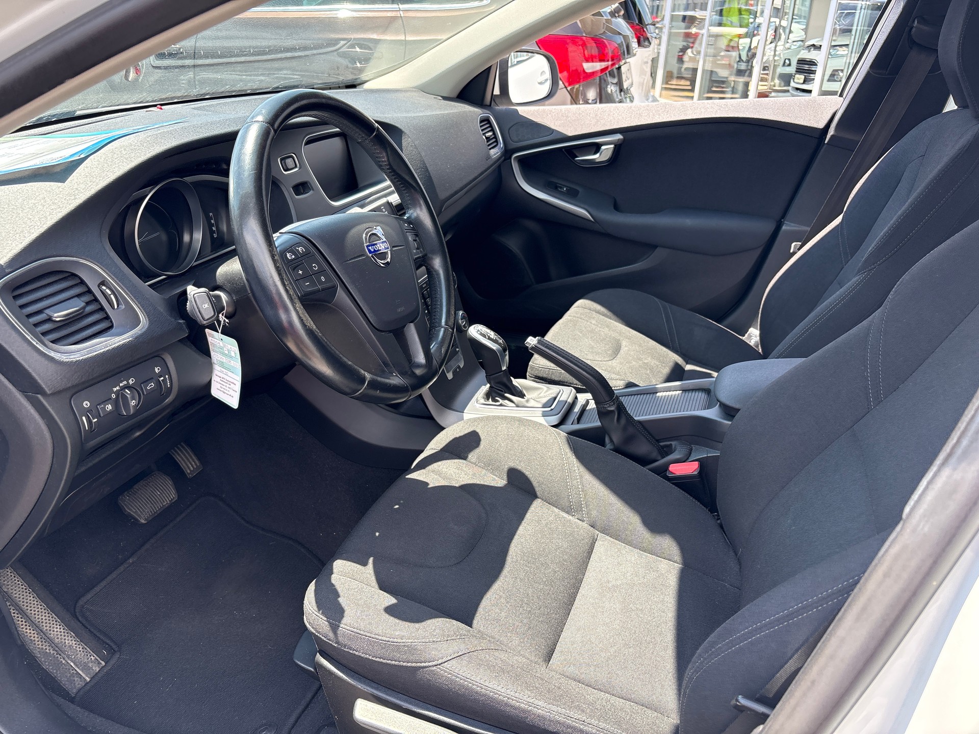 VOLVO V40 D2 OceanRace Powershift-image-9