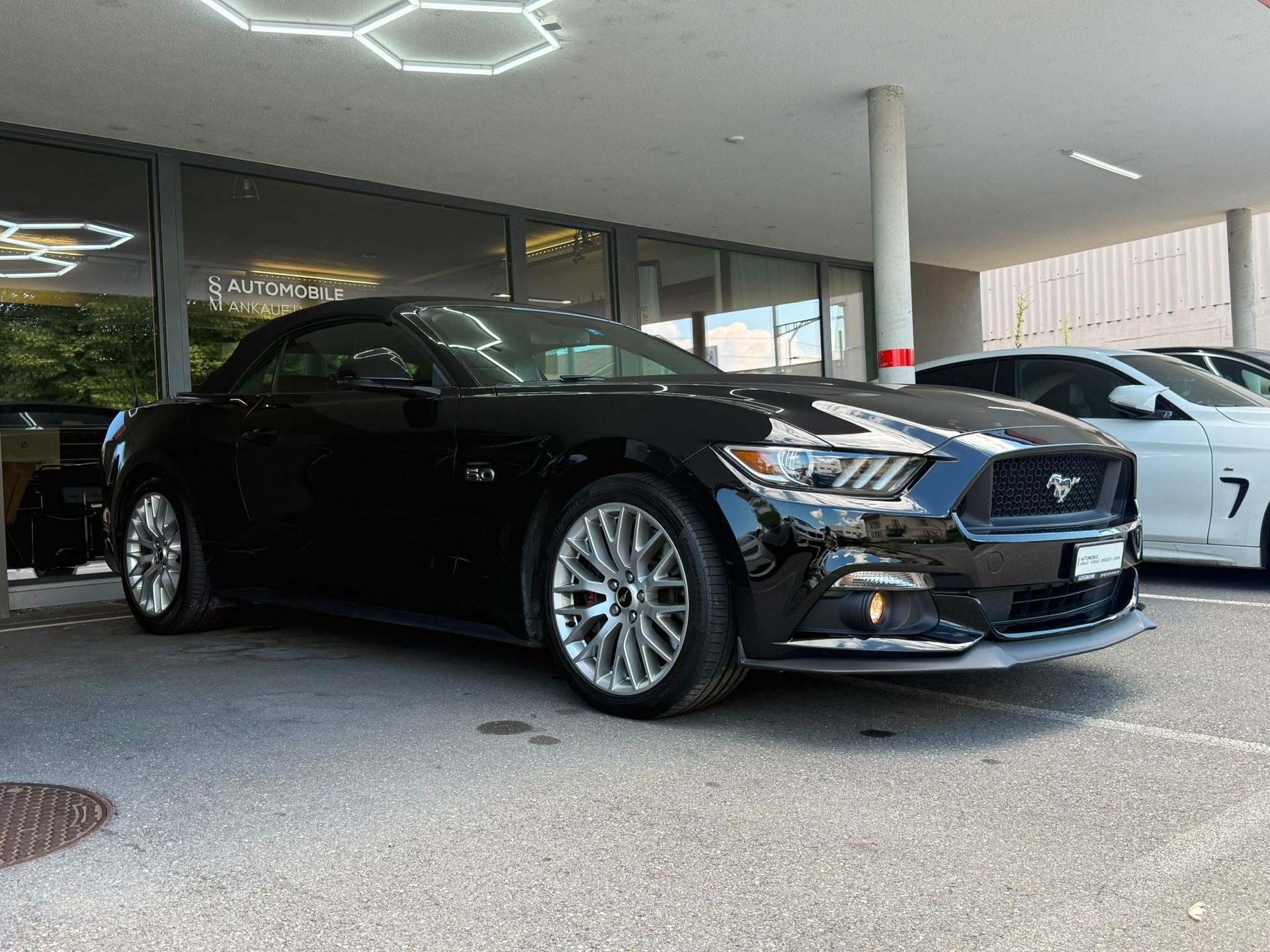 FORD Mustang Convertible 5.0 V8 GT Automat-showroom-element-2