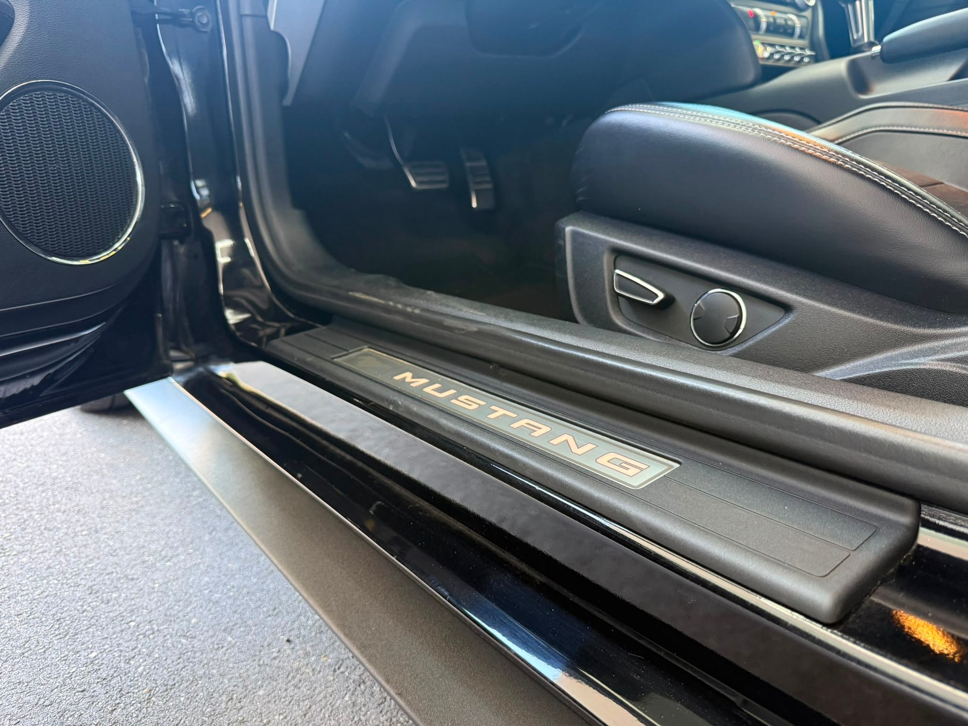 FORD Mustang Convertible 5.0 V8 GT Automat-image-14