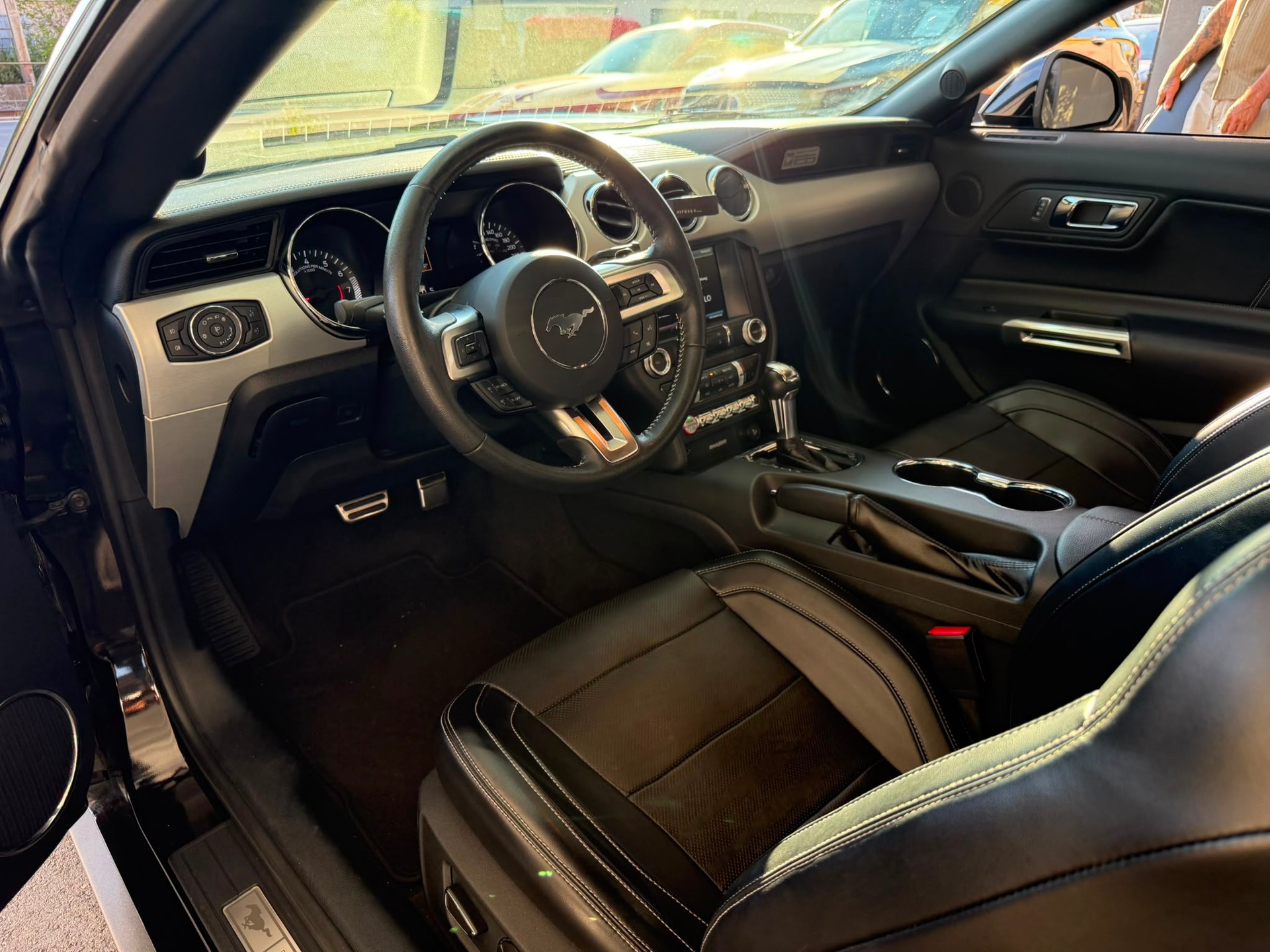 FORD Mustang Convertible 5.0 V8 GT Automat-image-11