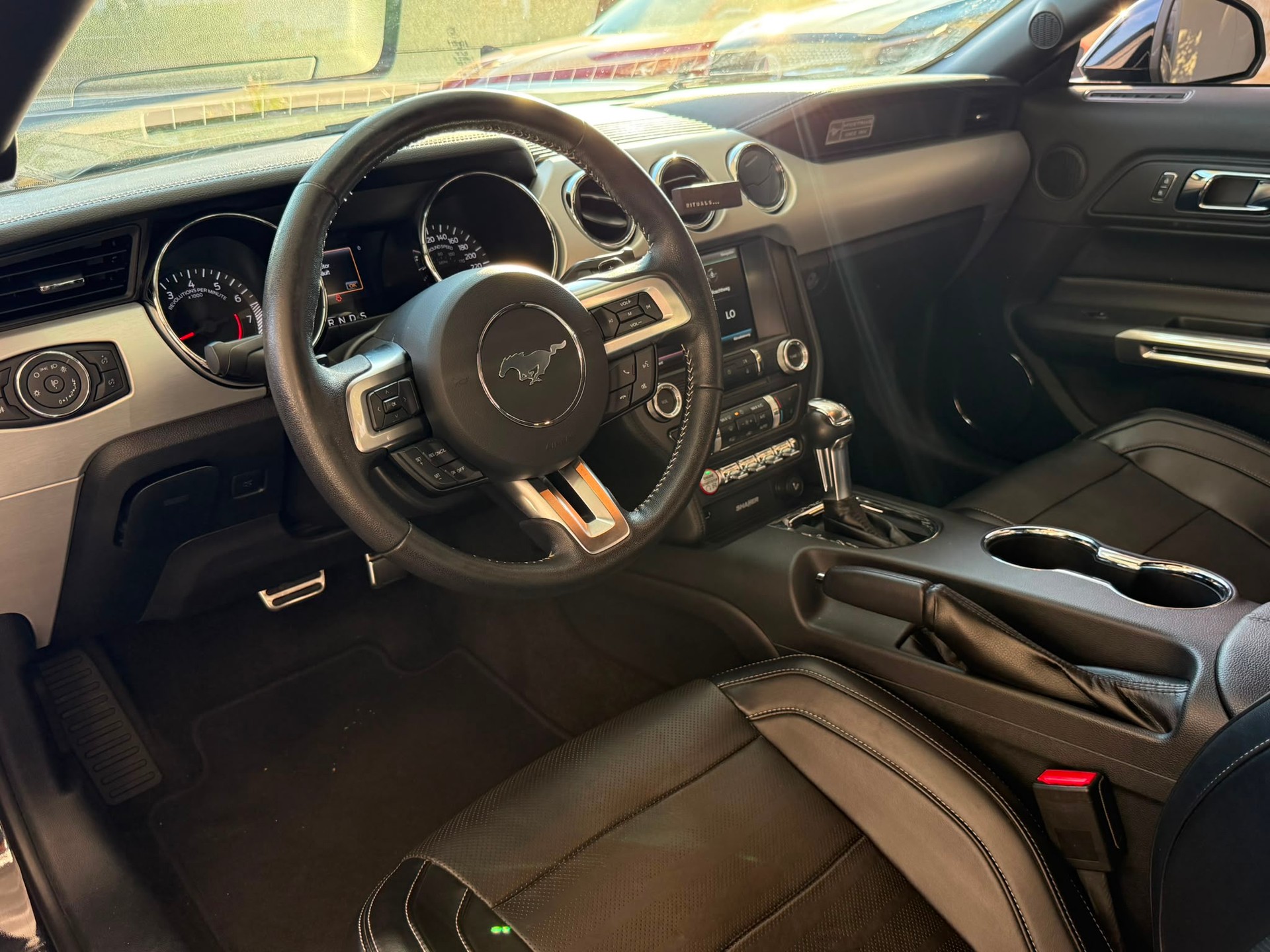 FORD Mustang Convertible 5.0 V8 GT Automat-image-10