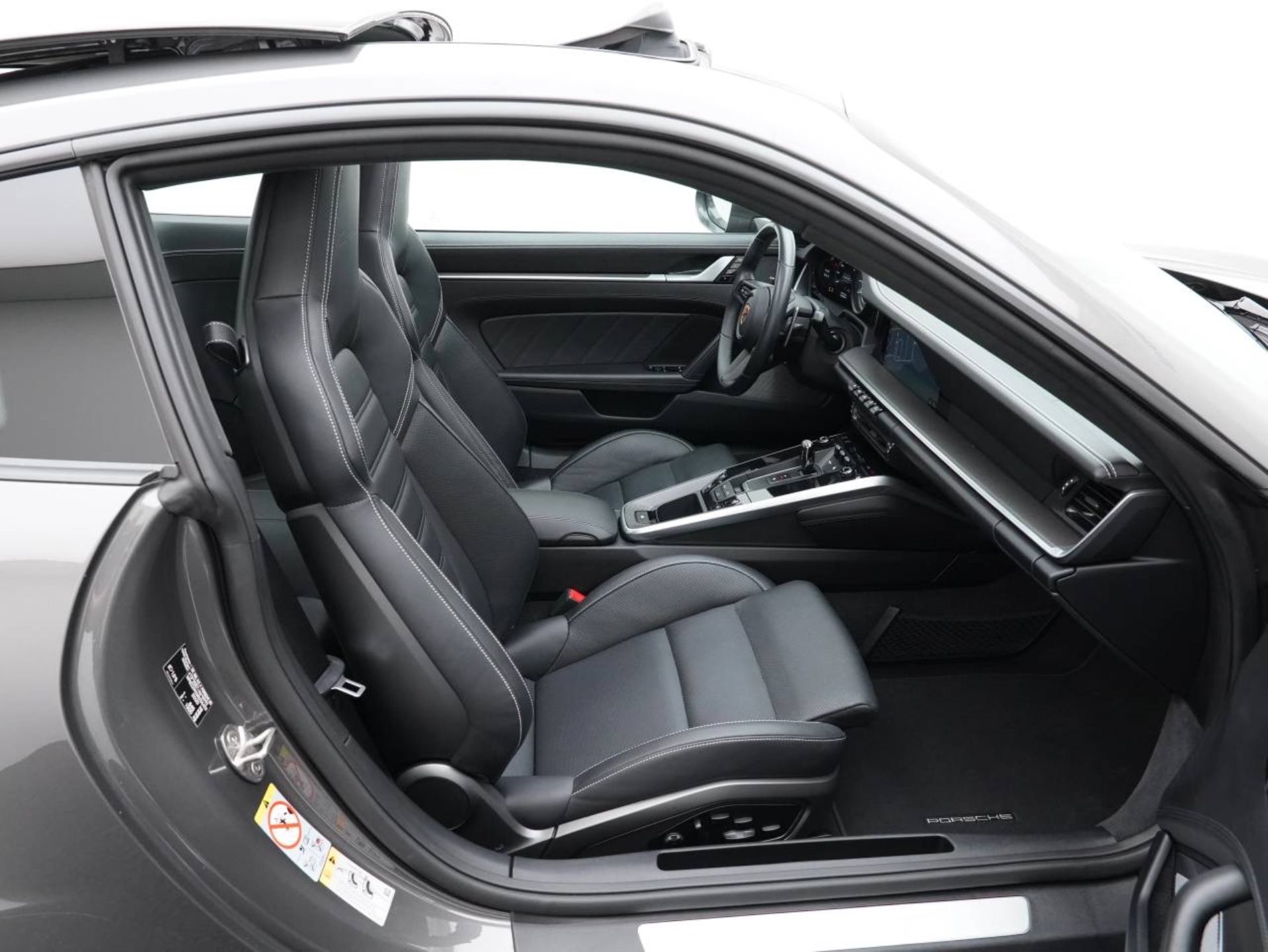 PORSCHE 911 Turbo S-image-25