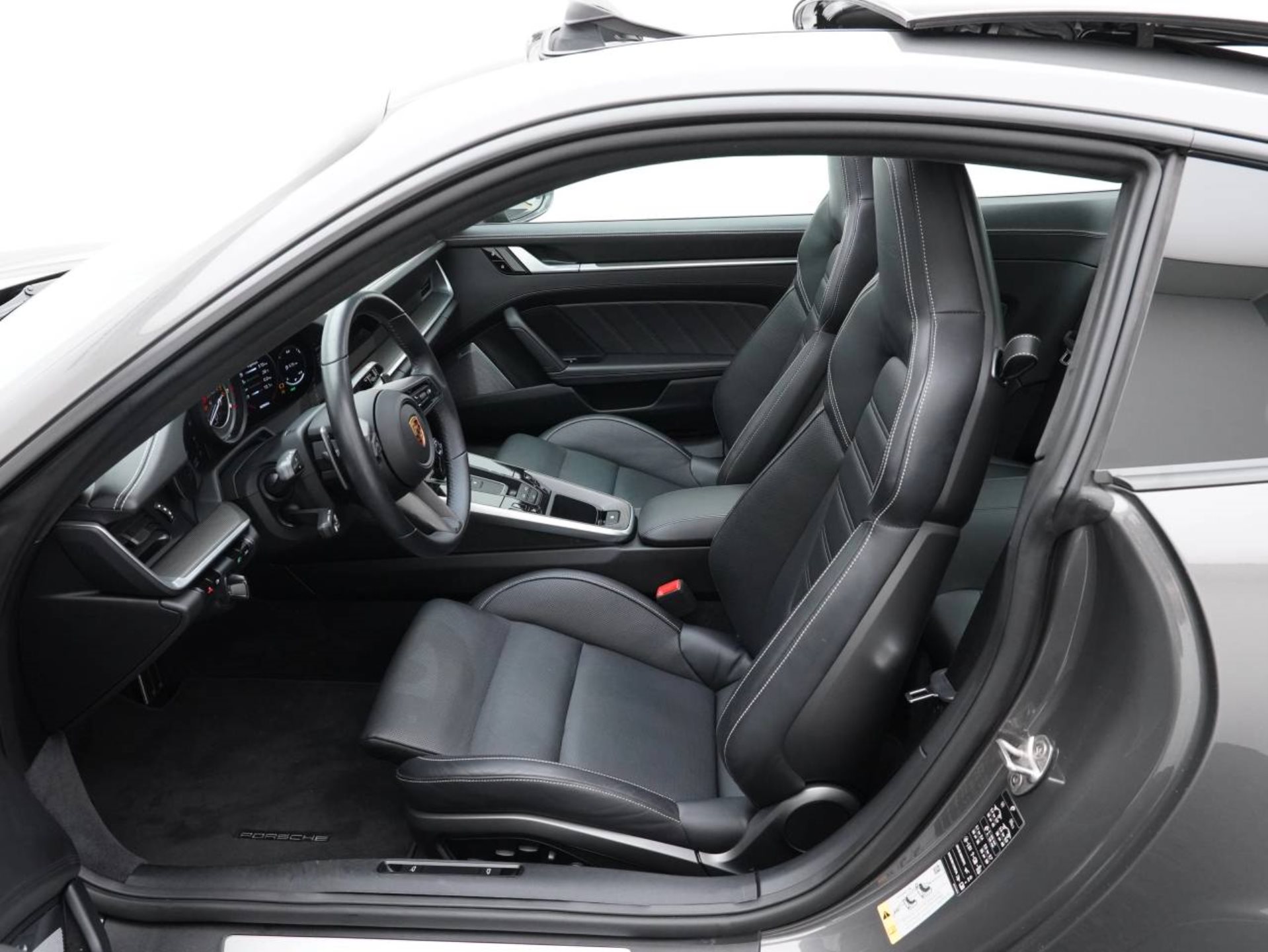 PORSCHE 911 Turbo S-image-4