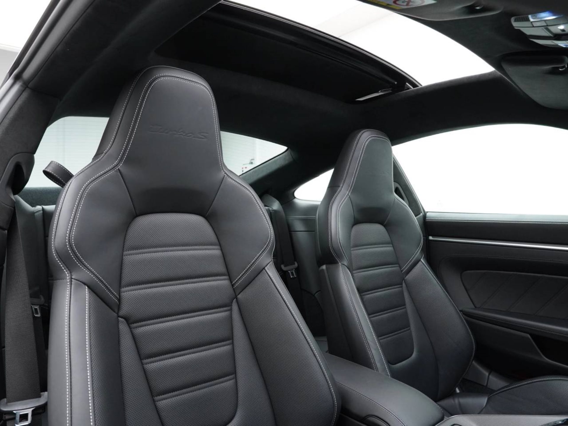 PORSCHE 911 Turbo S-image-26