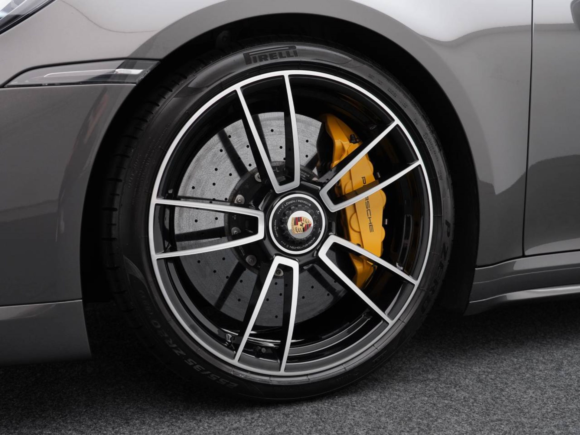 PORSCHE 911 Turbo S-image-10