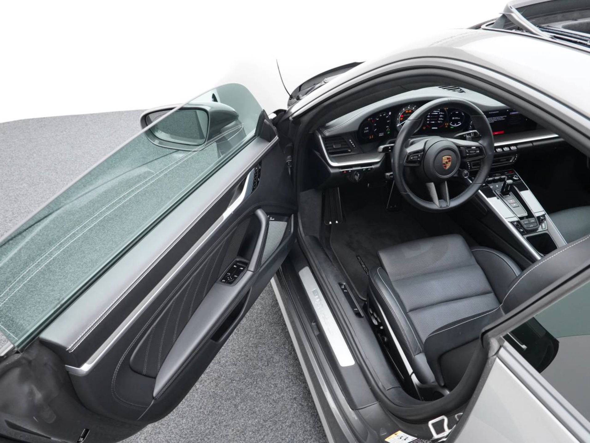 PORSCHE 911 Turbo S-image-3