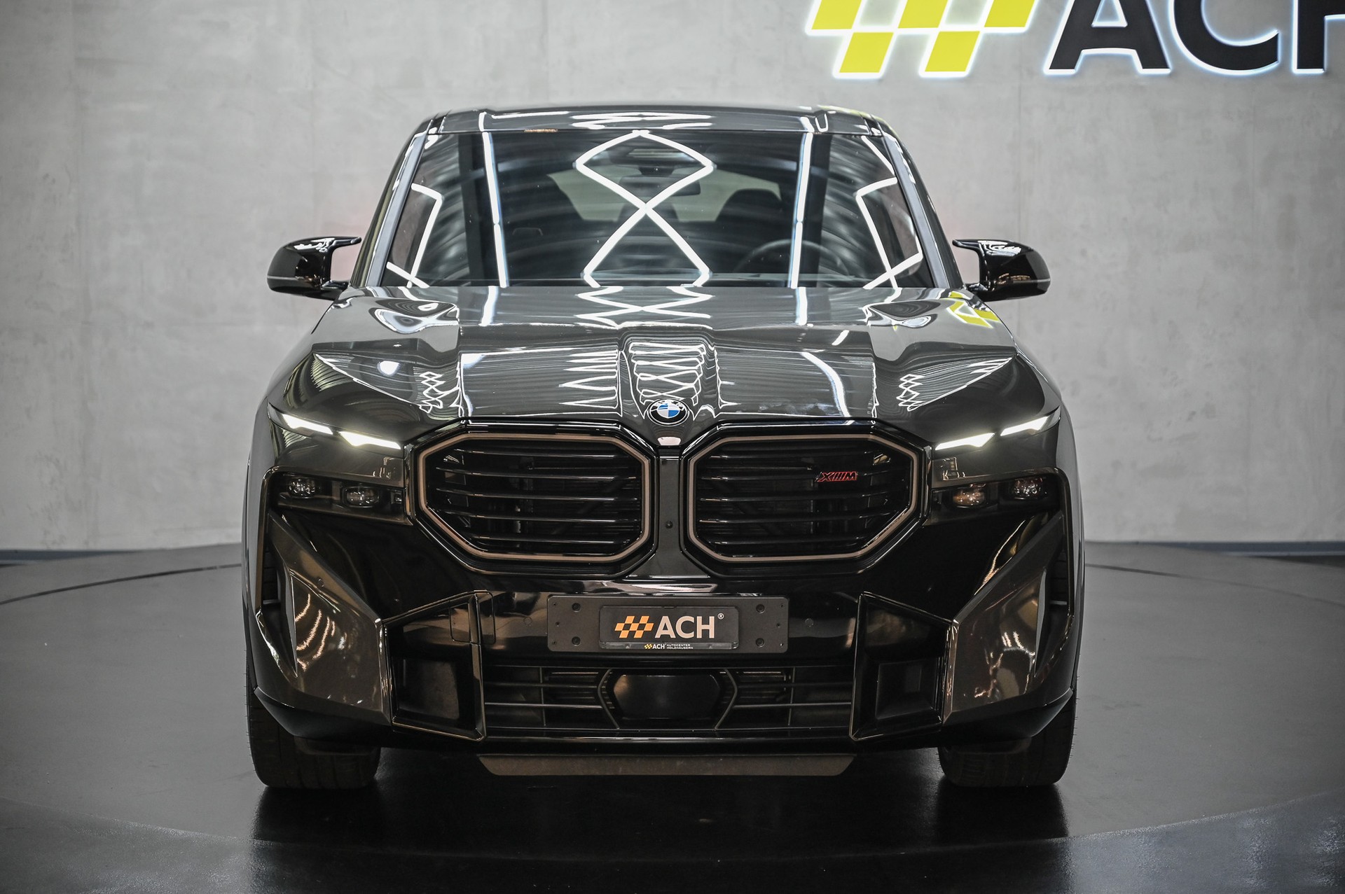 BMW XM xDrive PHEV Label-showroom-element-1