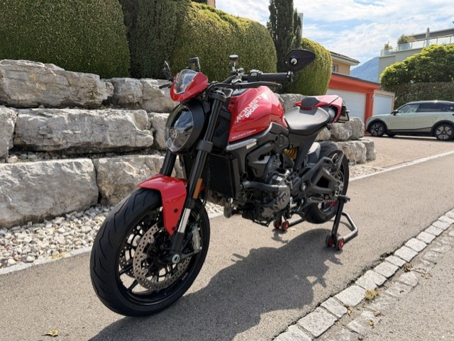 DUCATI Monster 937