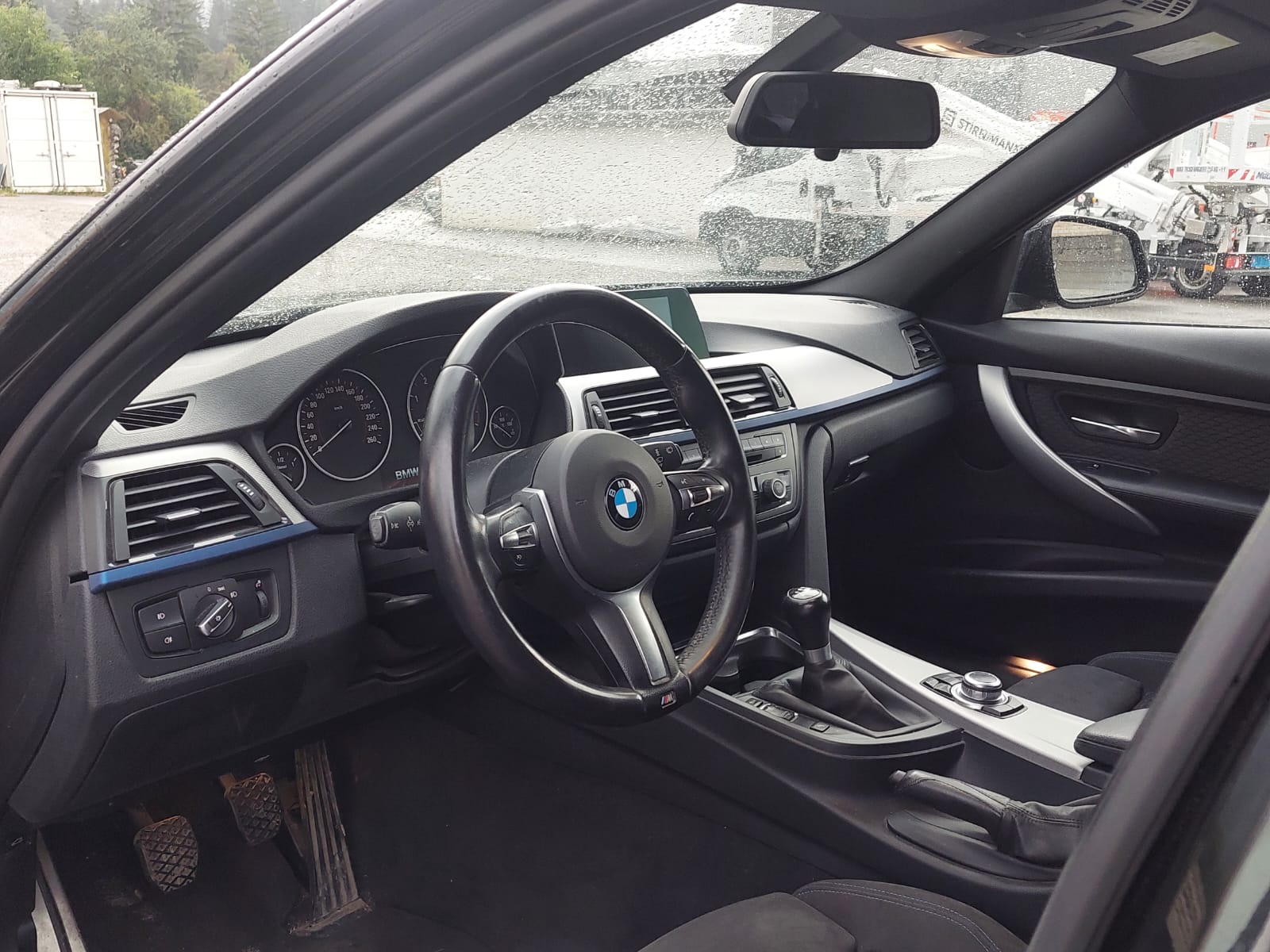 BMW 318d xDrive-image-4