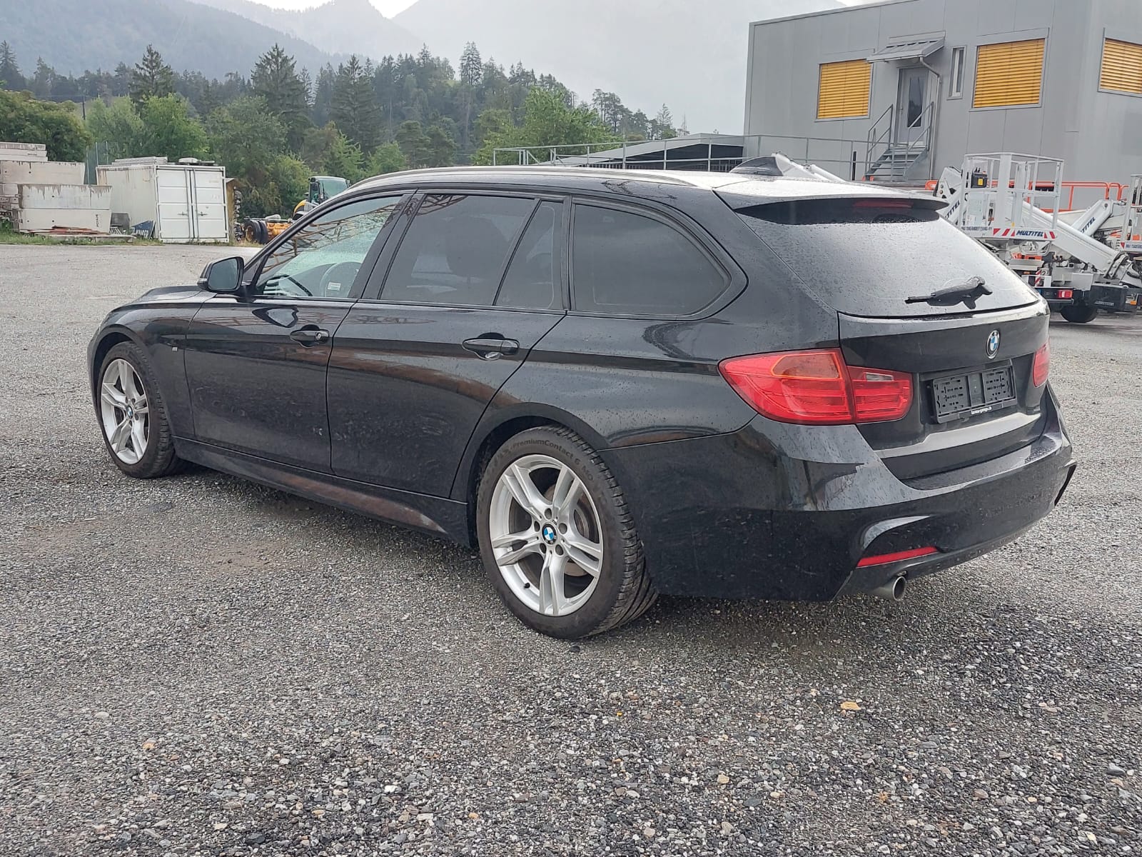 BMW 318d xDrive-image-2
