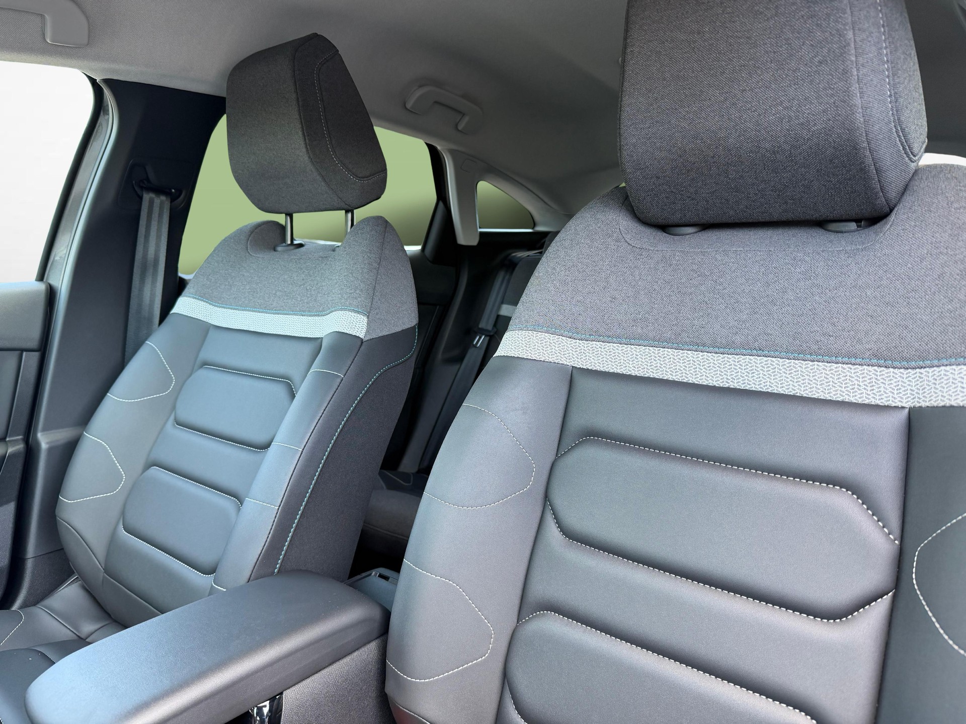 CITROEN C4 1.2 Hybrid Max-image-1