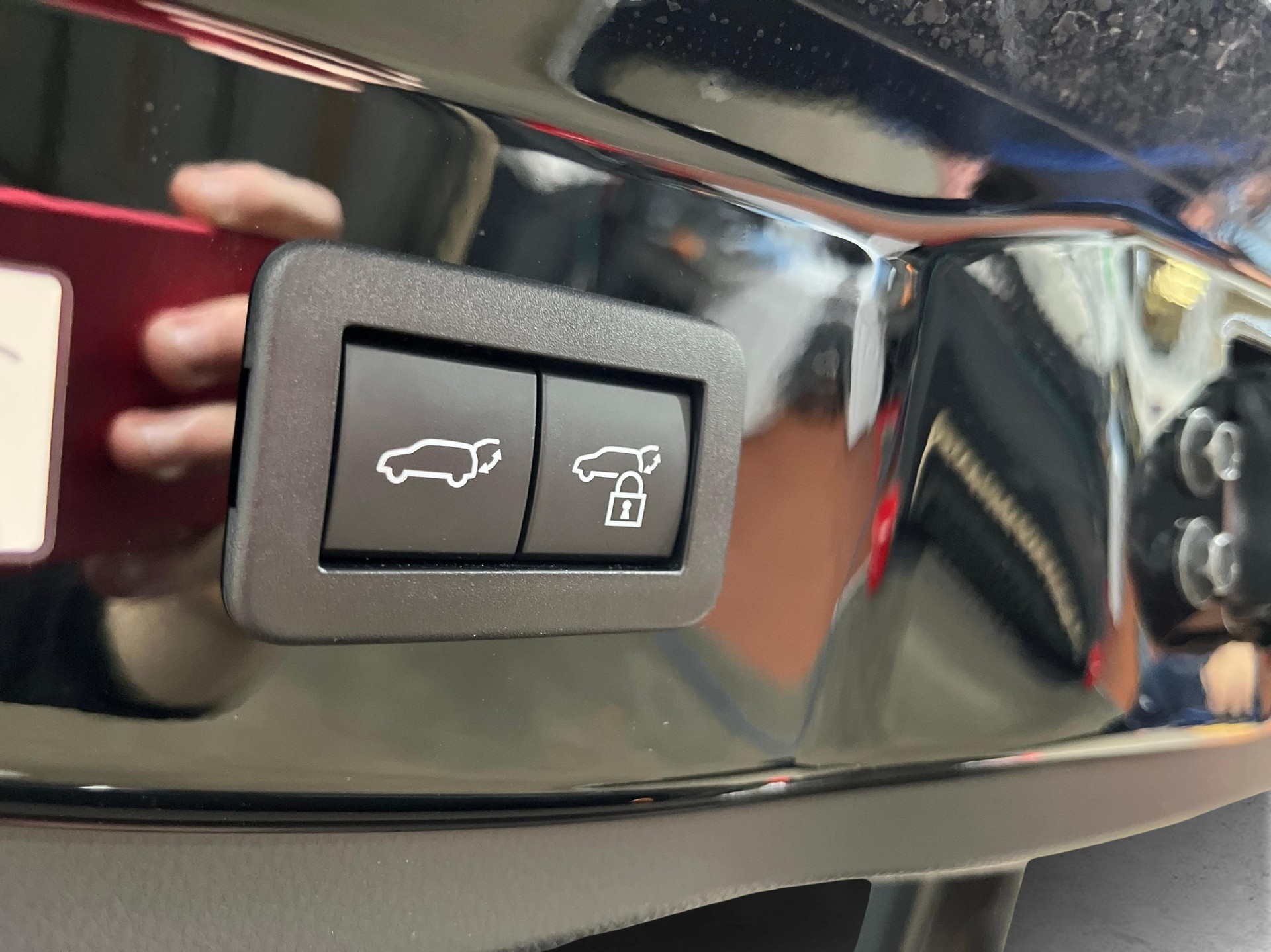 TOYOTA C-HR 2.0 PHEV Style Premiere-image-12