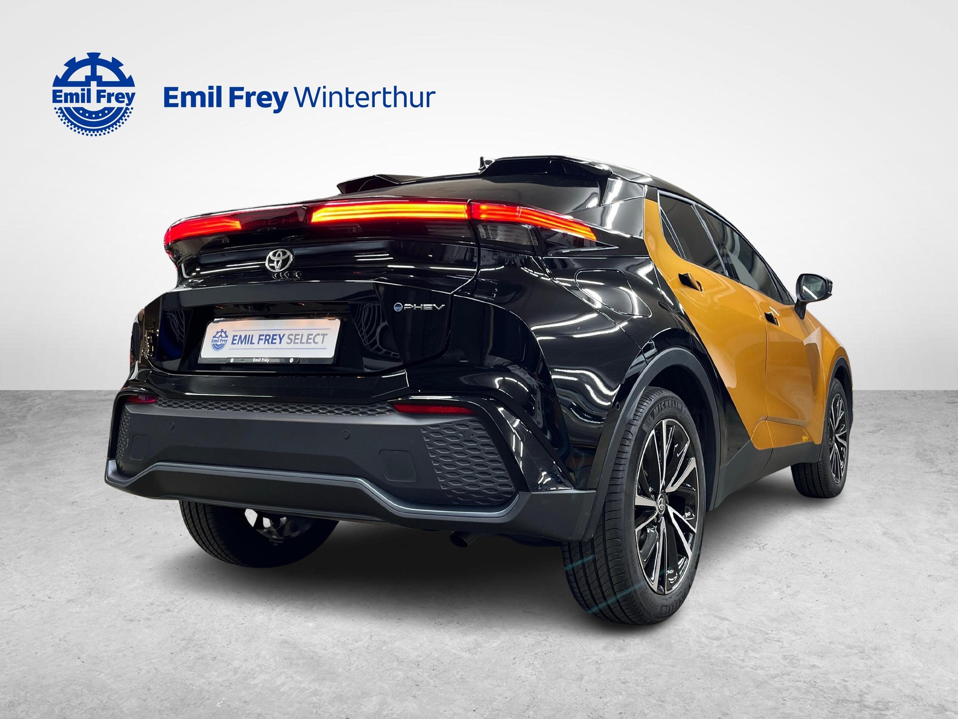 TOYOTA C-HR 2.0 PHEV Style Premiere-image-4