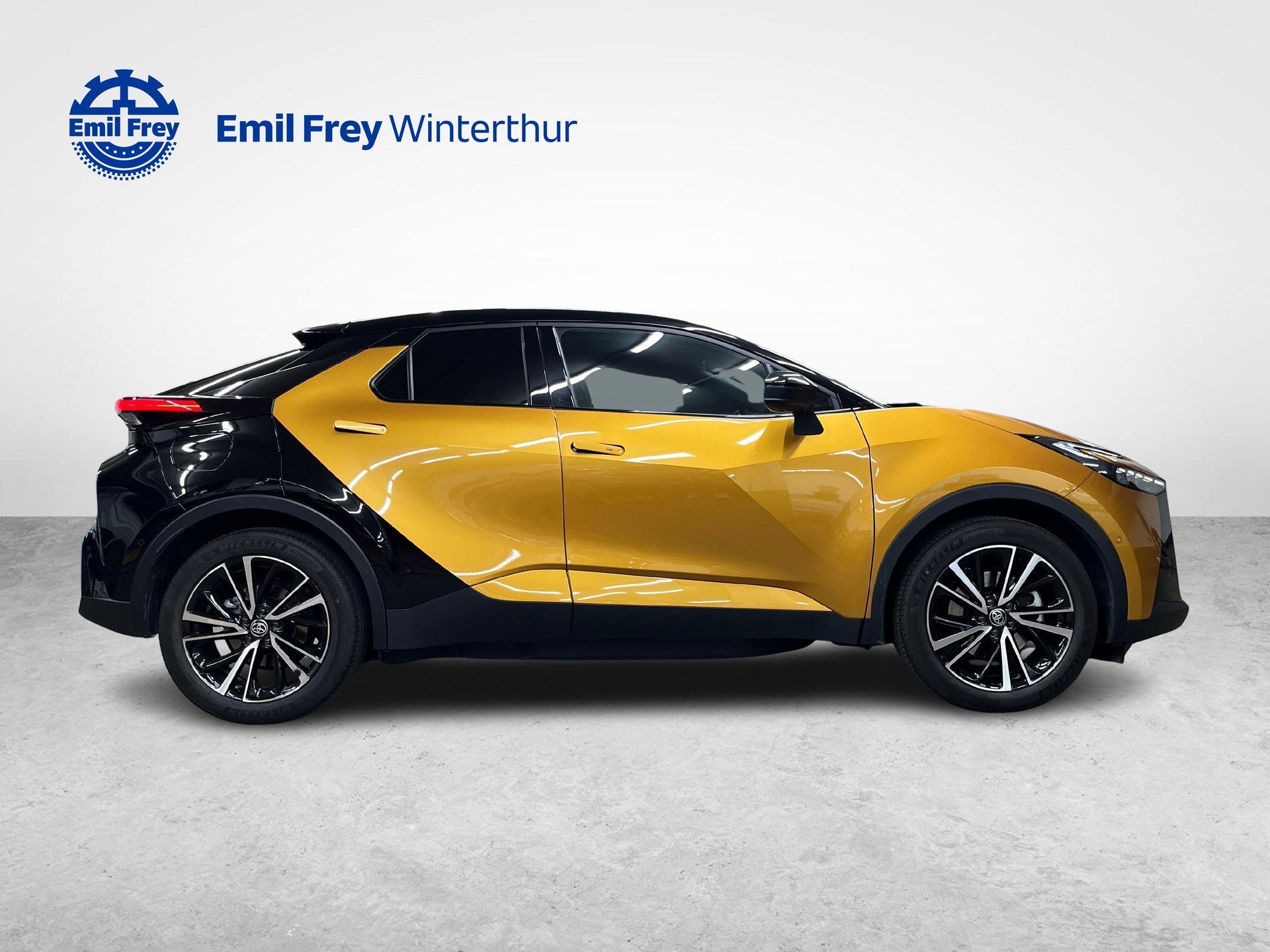 TOYOTA C-HR 2.0 PHEV Style Premiere-image-5