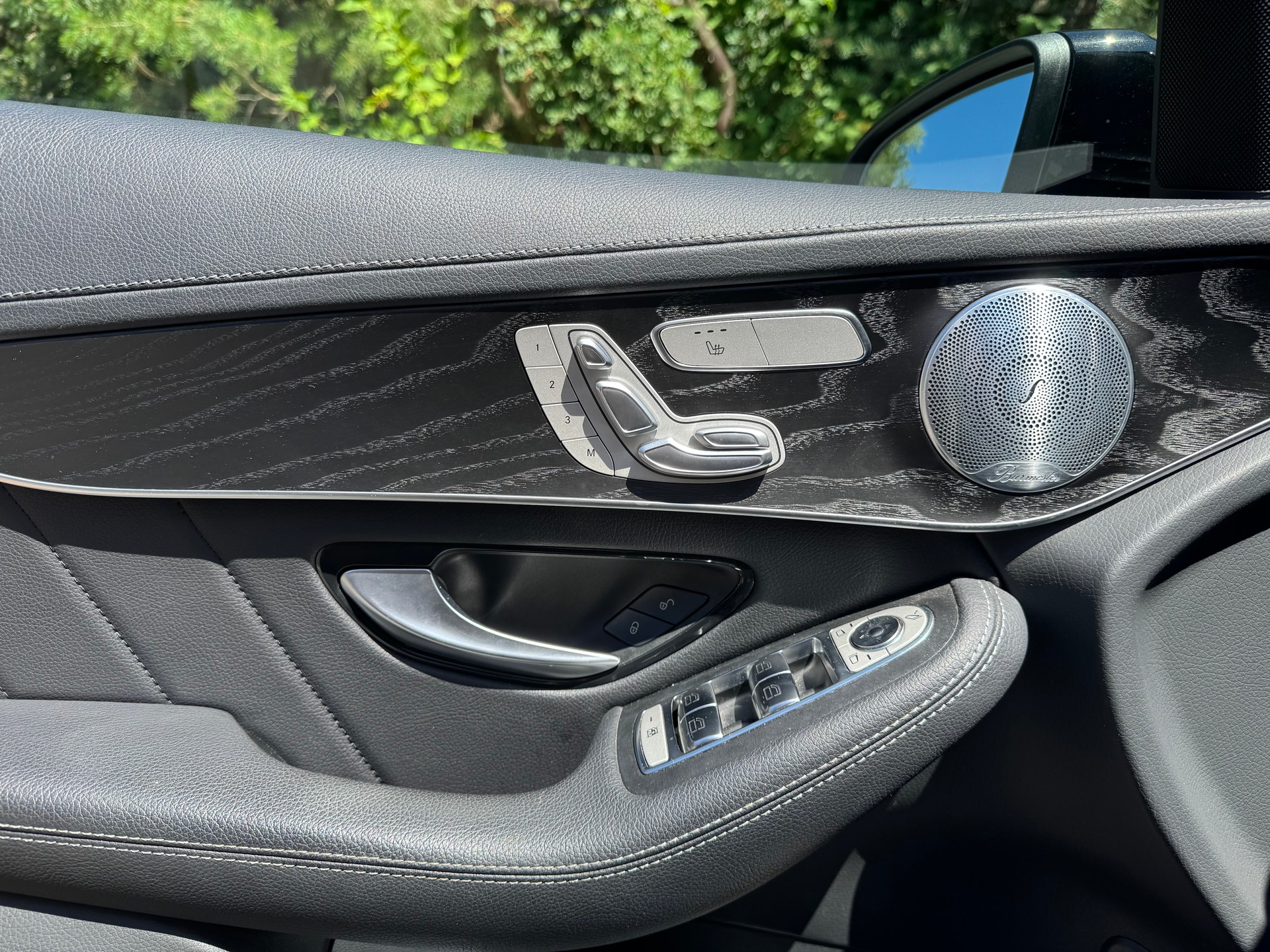 MERCEDES-BENZ GLC 250 AMG Line 4m-image-4