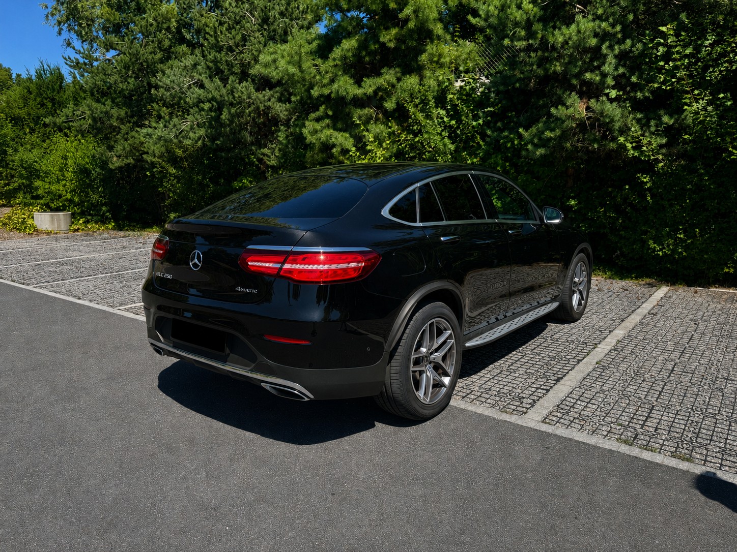 MERCEDES-BENZ GLC 250 AMG Line 4m-image-2