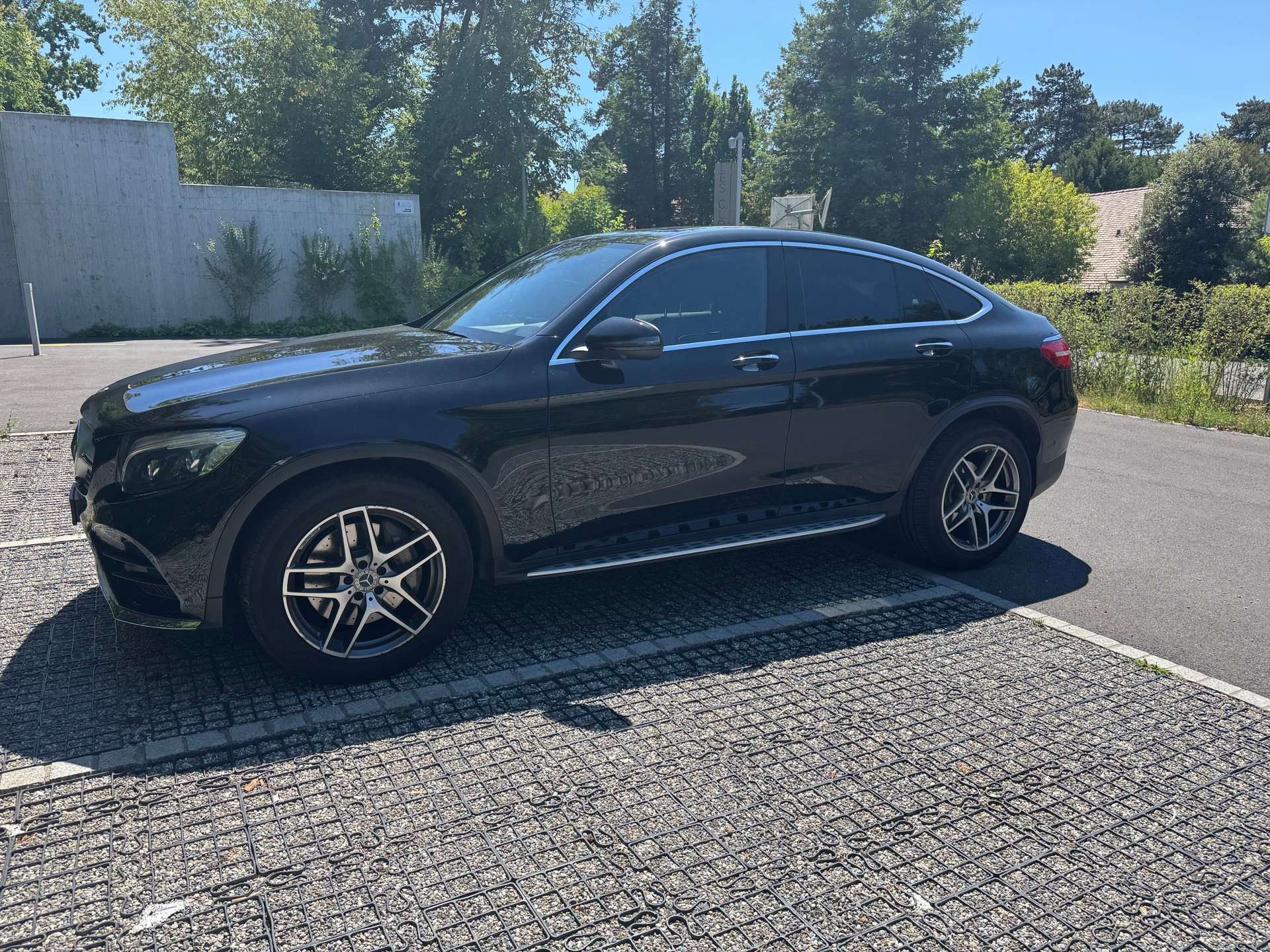 MERCEDES-BENZ GLC 250 AMG Line 4m-image-0