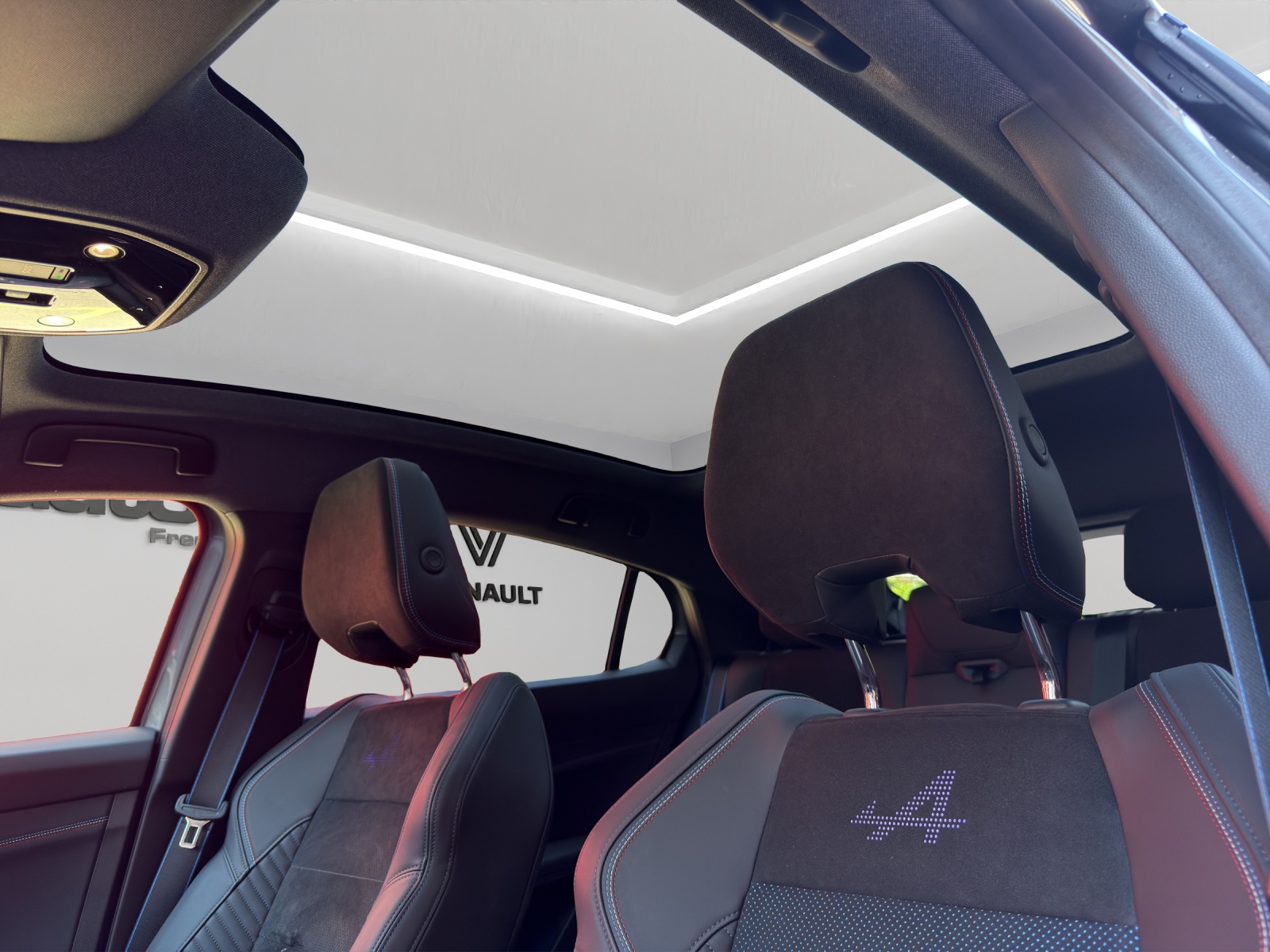 RENAULT Rafale 1.2 E-Tech Plug-in Hybrid 300 4x4 Atelier Alpine-image-10