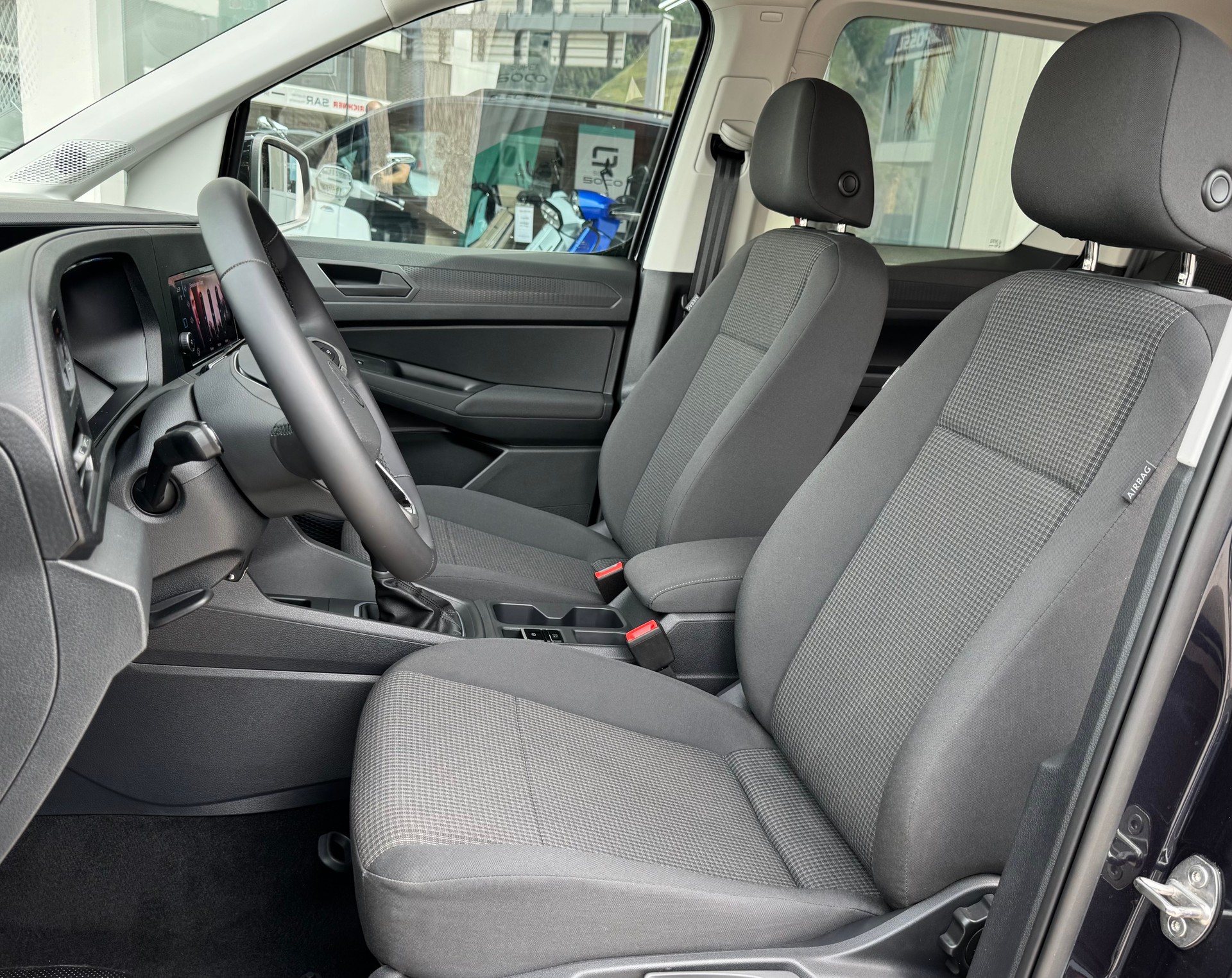 VW Caddy 2.0 TDI 4Motion-image-9