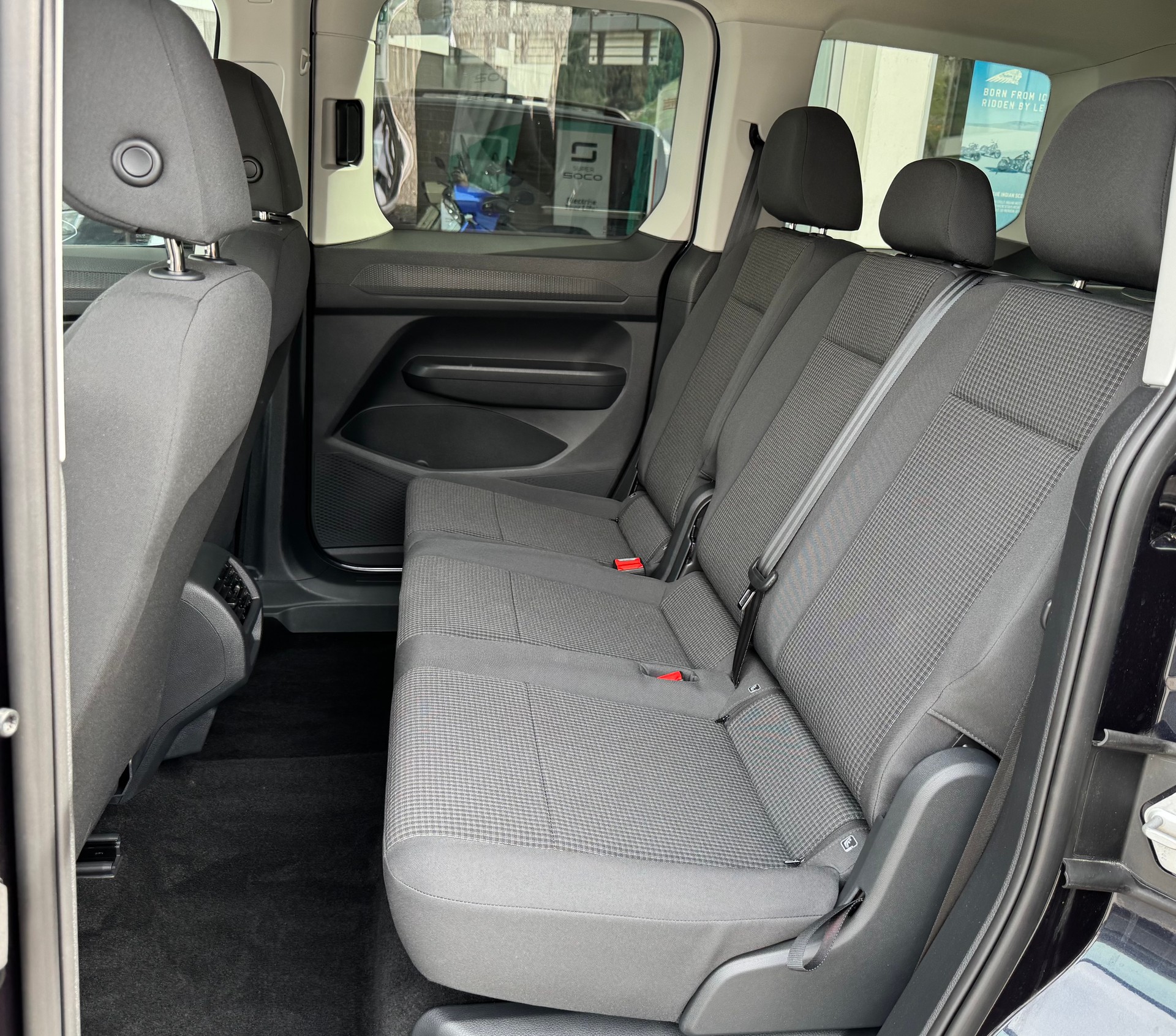 VW Caddy 2.0 TDI 4Motion-image-10