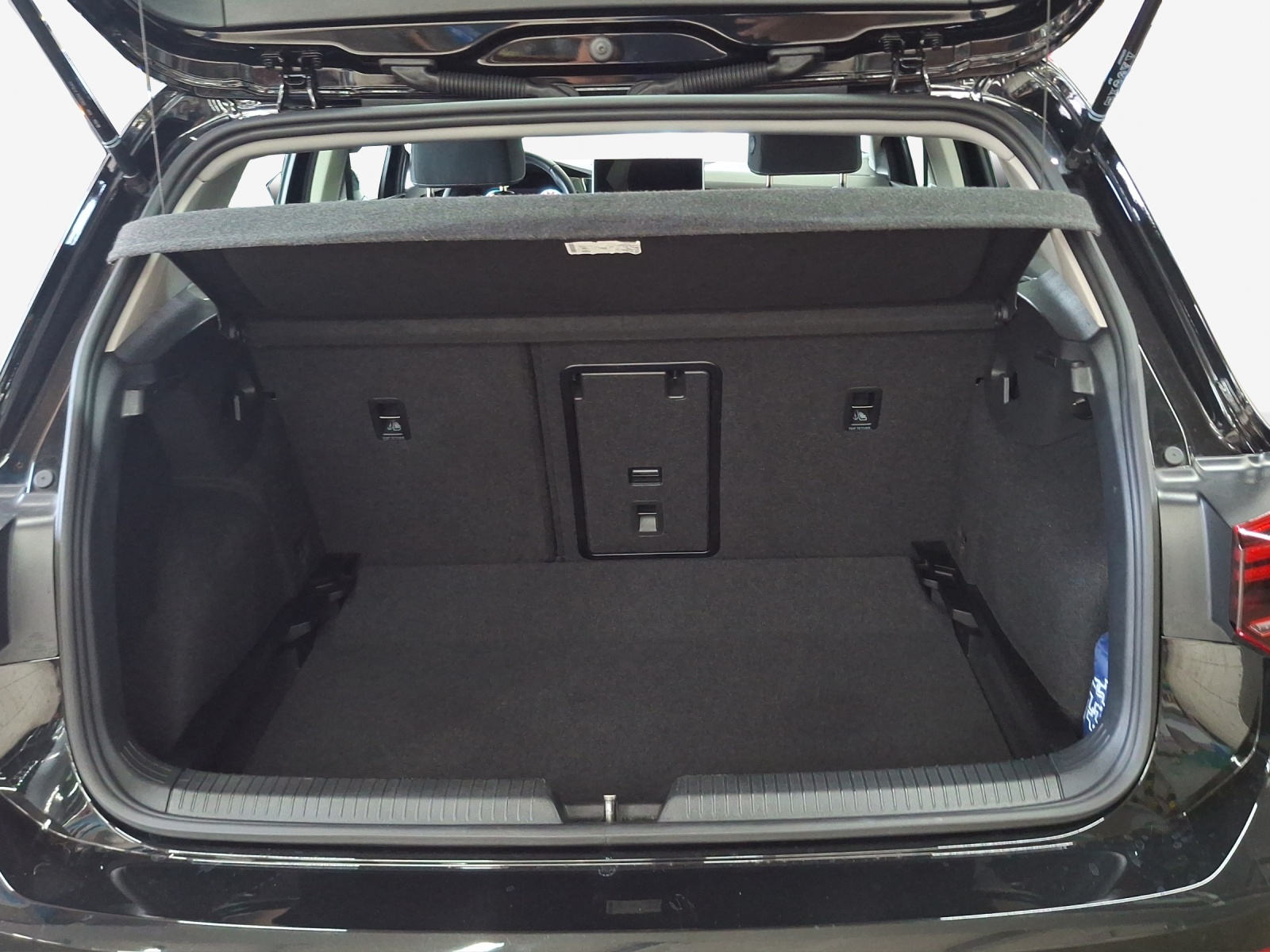 VW Golf 1.5 e TSI mHEV Life DSG-image-12