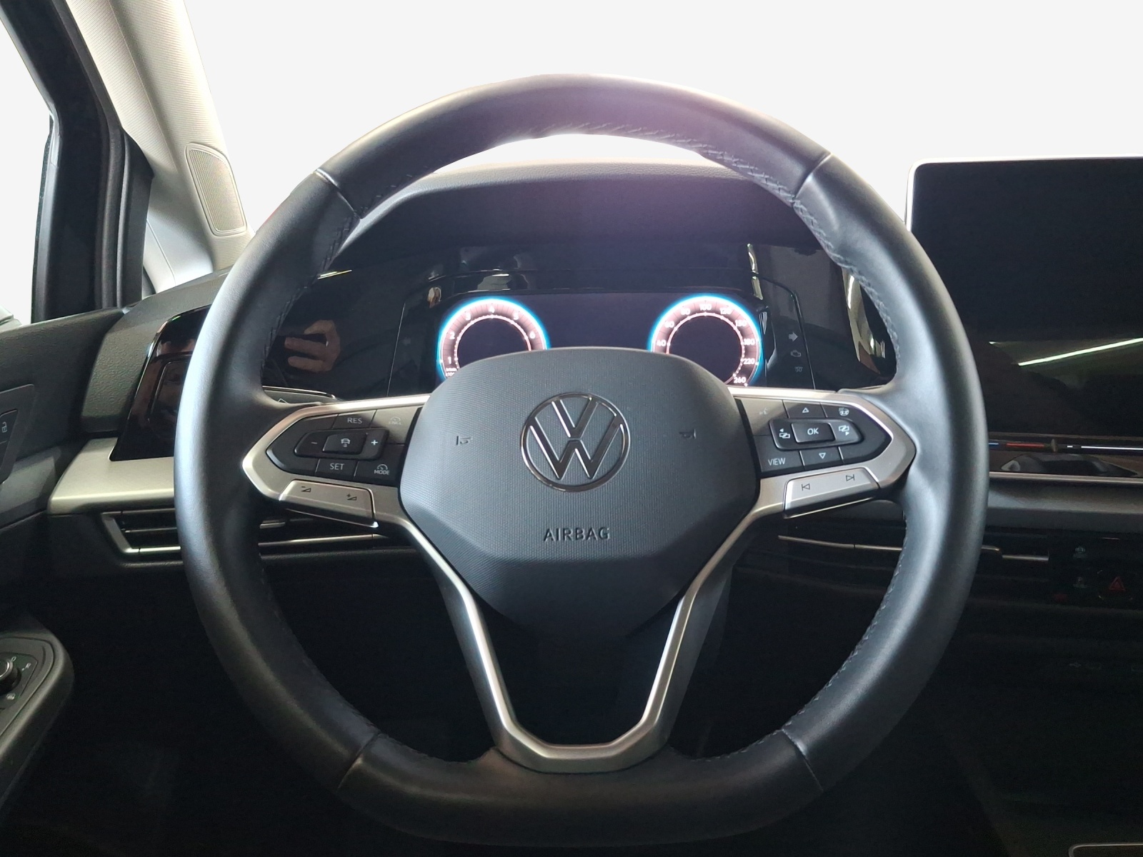VW Golf 1.5 e TSI mHEV Life DSG-image-9