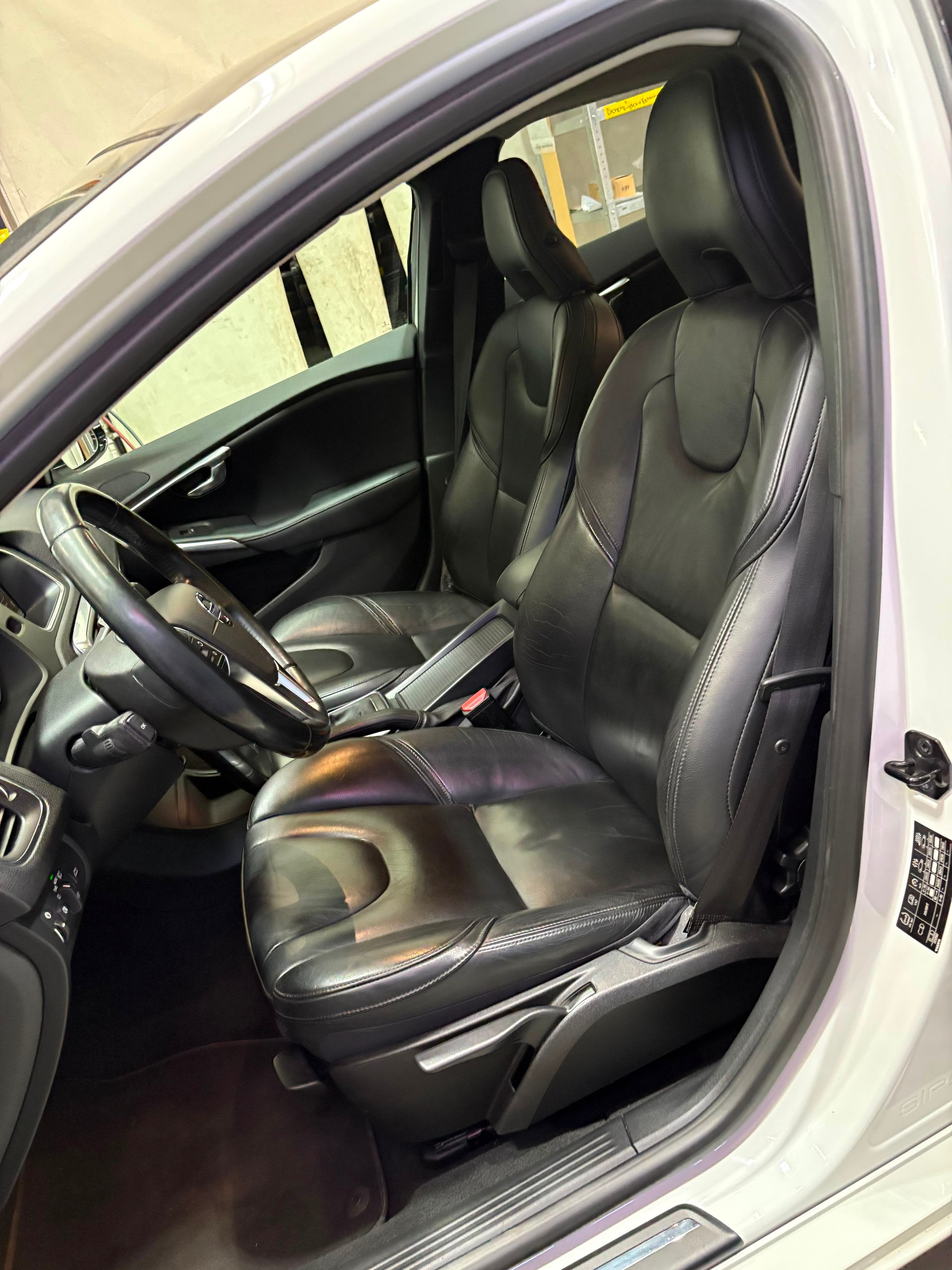 VOLVO V40 D4 Summum Geartronic-image-4