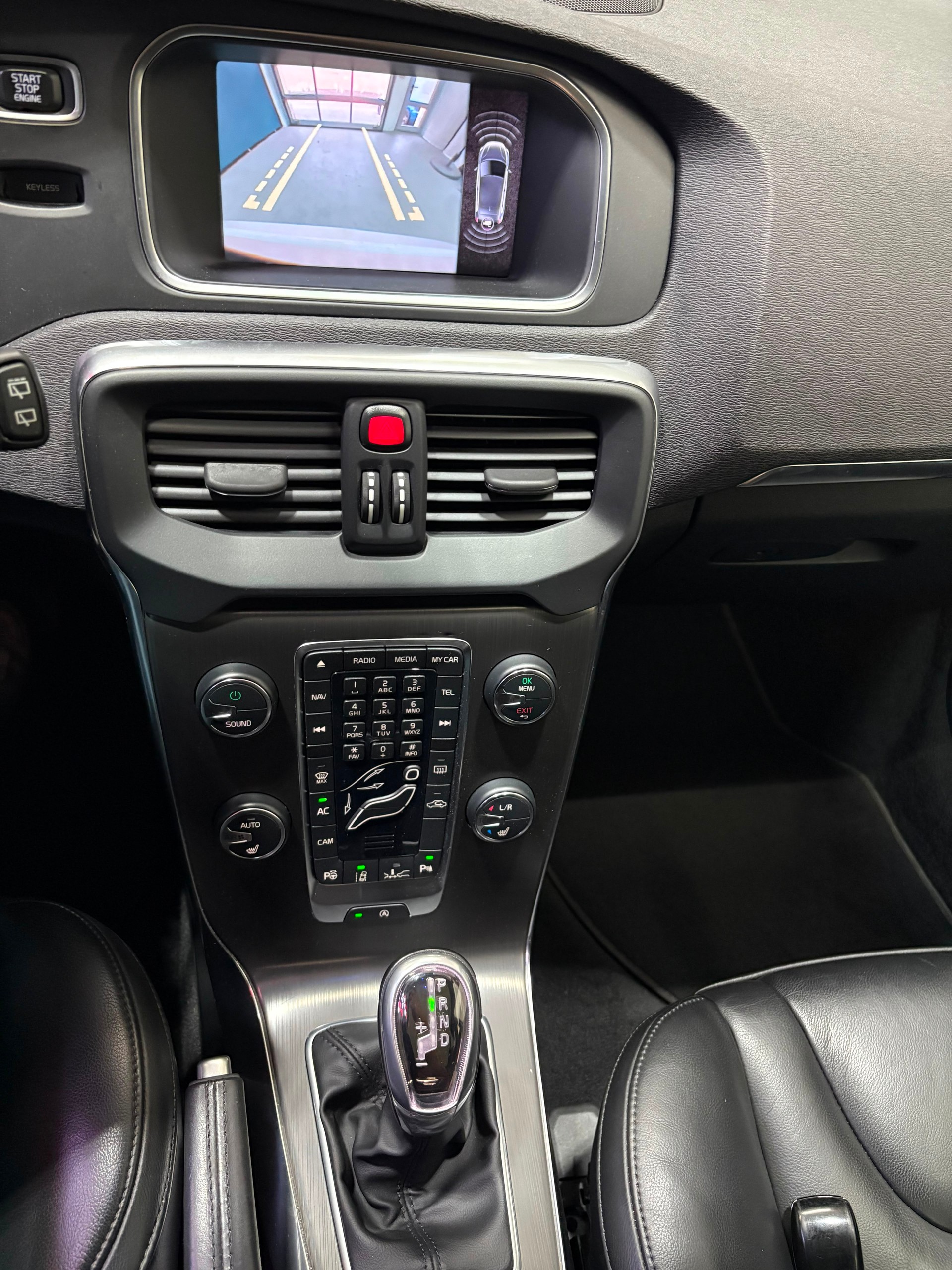 VOLVO V40 D4 Summum Geartronic-image-3