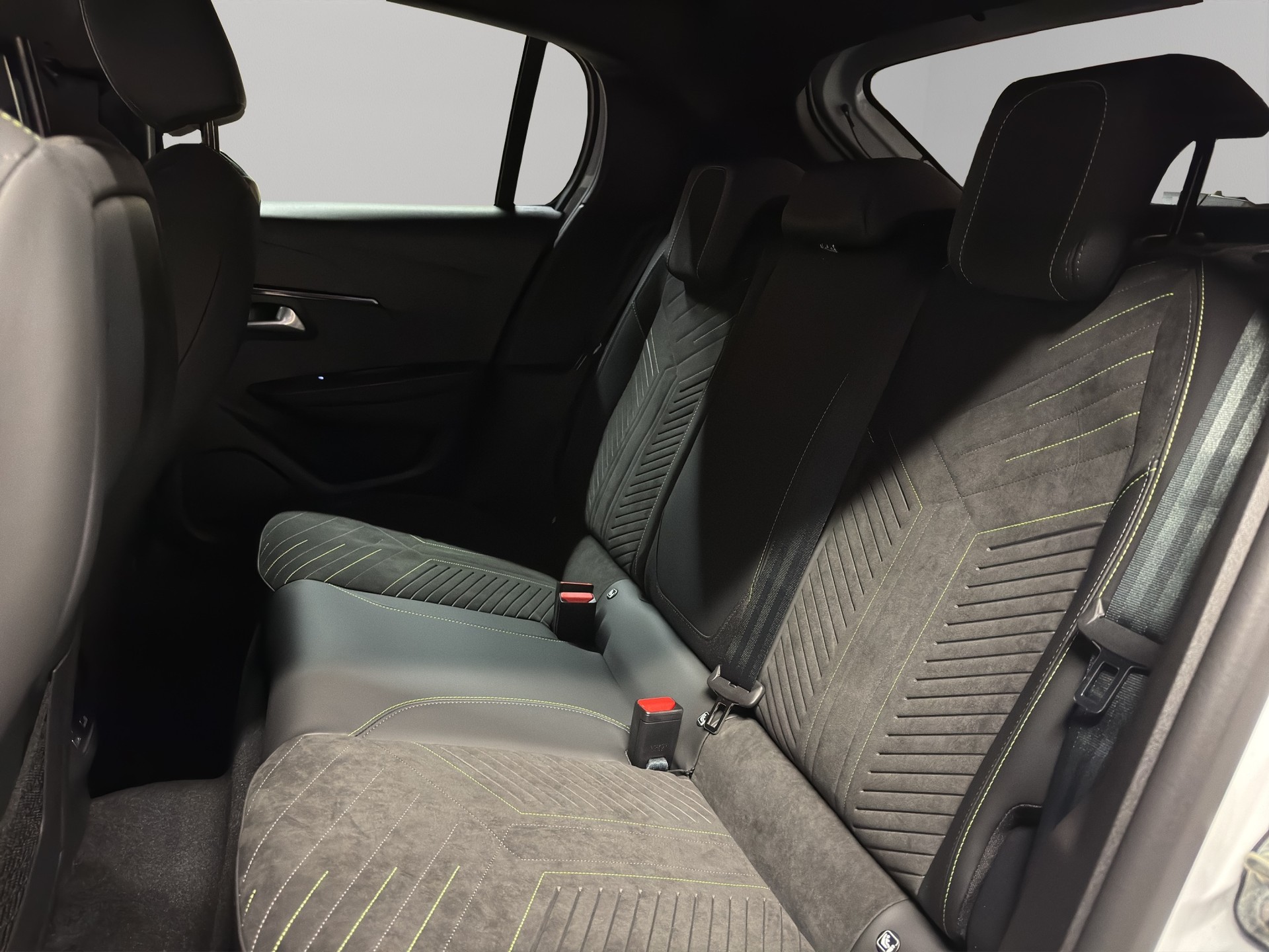 PEUGEOT 208 e-GT-image-12