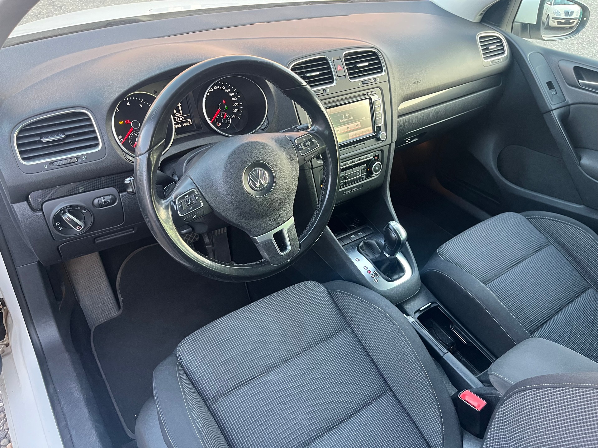 VW Golf 1.4 TSI Team DSG-image-4