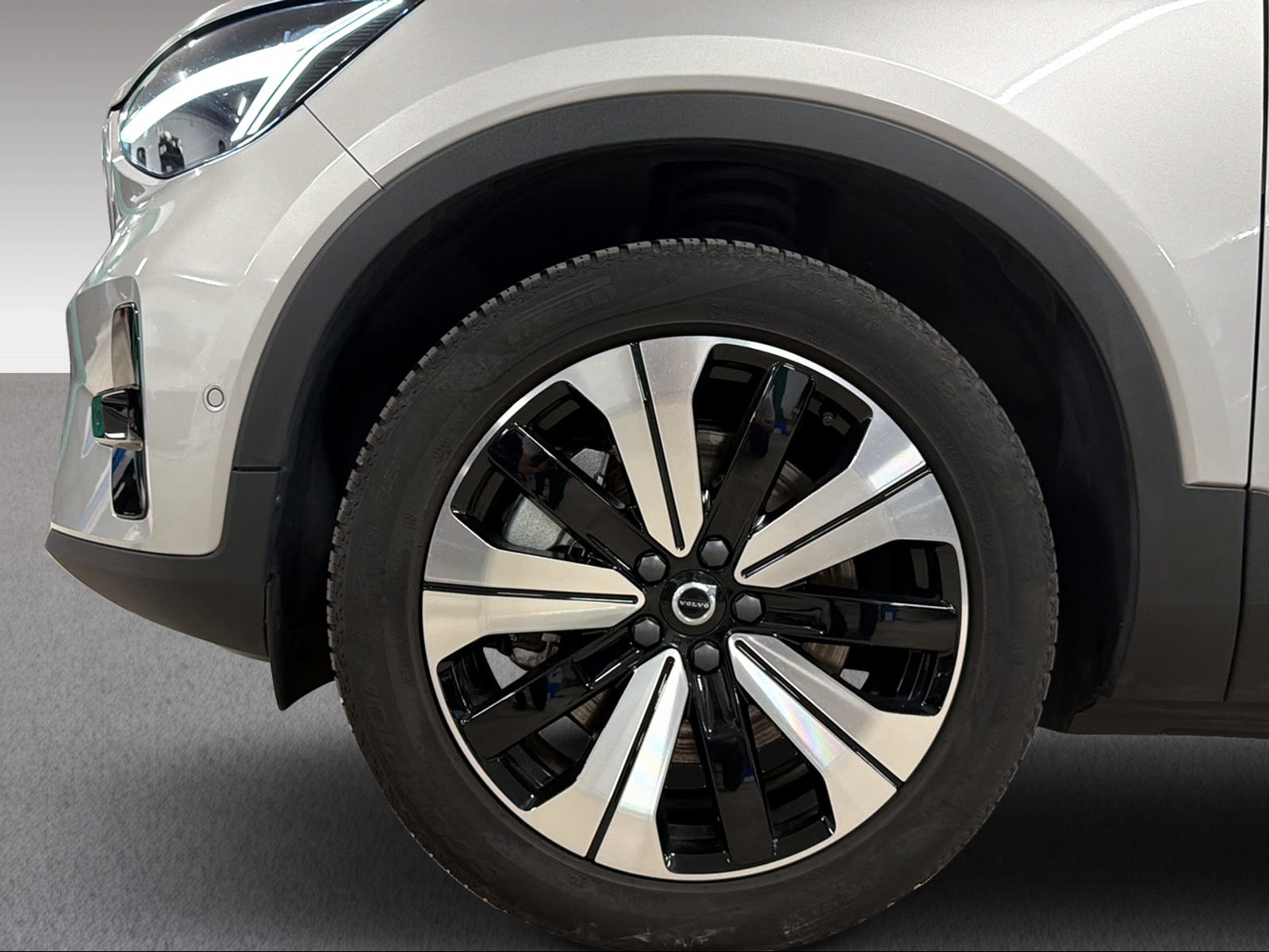 VOLVO XC40 P8 Twin Ultimate AWD-image-16