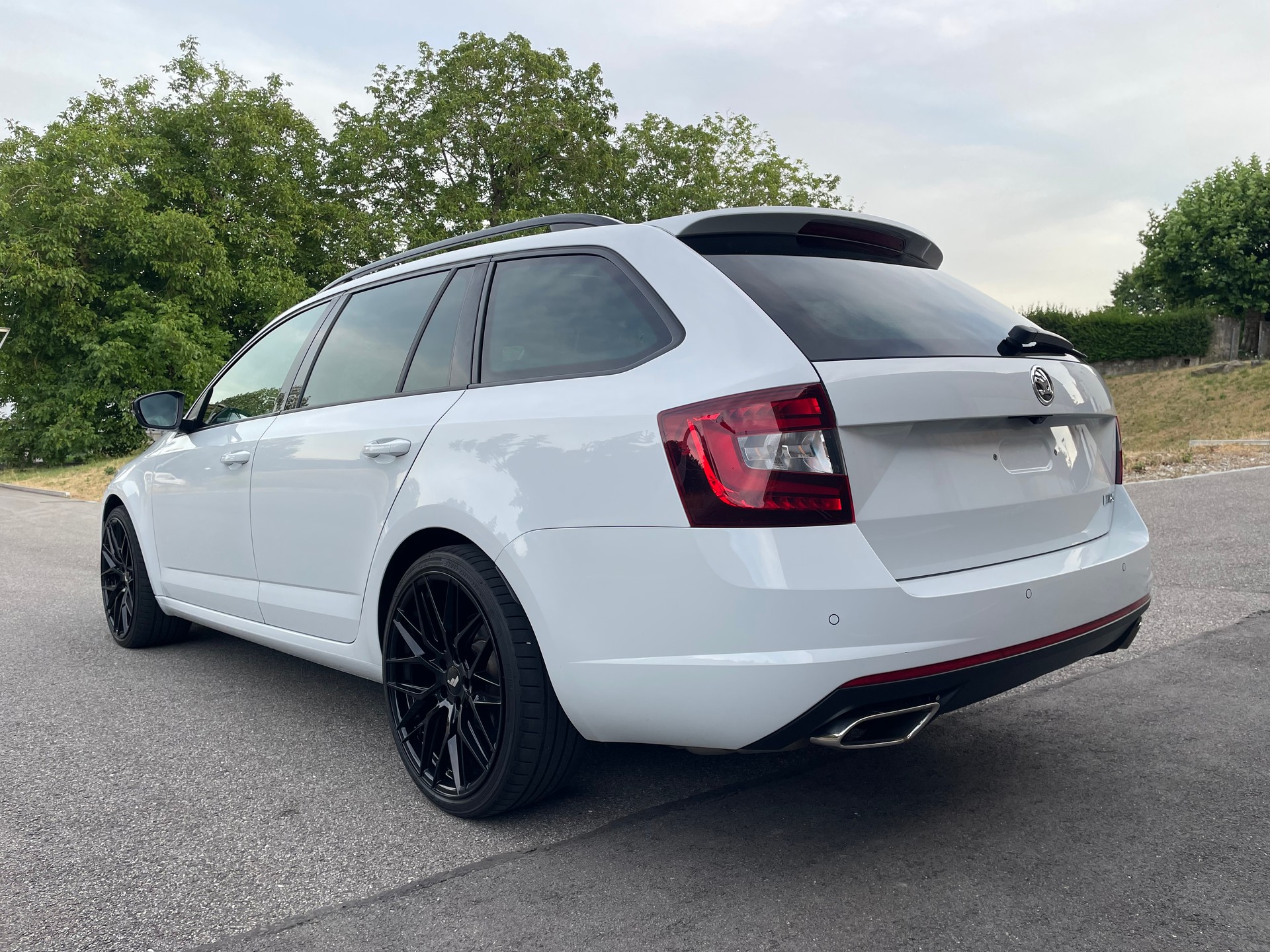 SKODA 2.0 TDI 184 RS 4x4 DSG-image-2